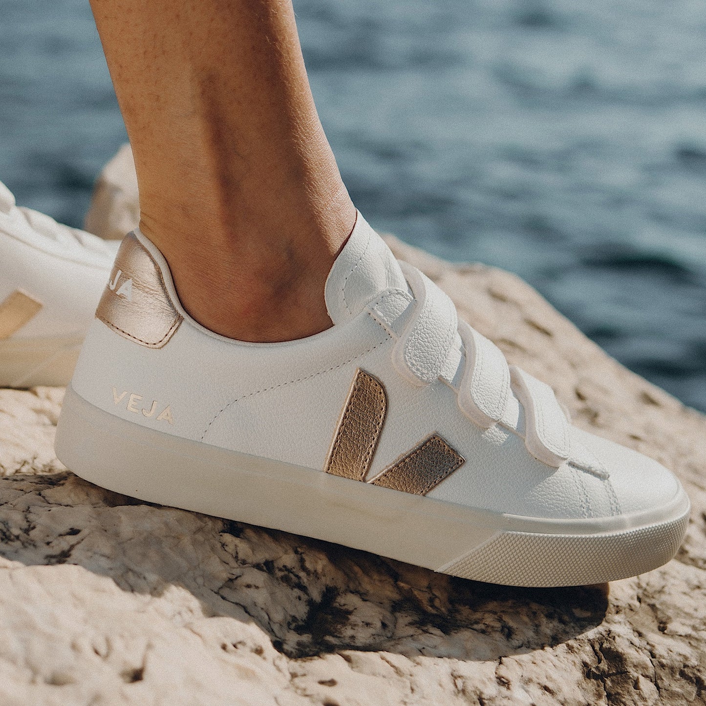 RECIFE LEATHER WHITE PLATINE - VEJA DISCOUNT