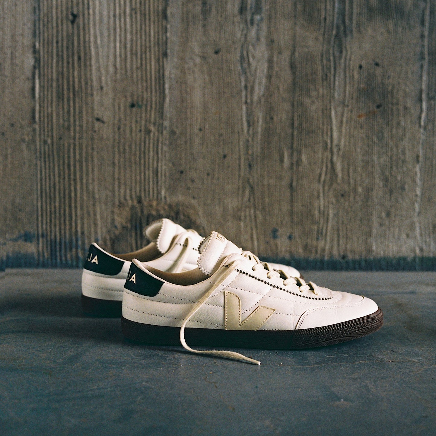 PANENKA LEATHER WHITE BLACK BARK - VEJA DISCOUNT