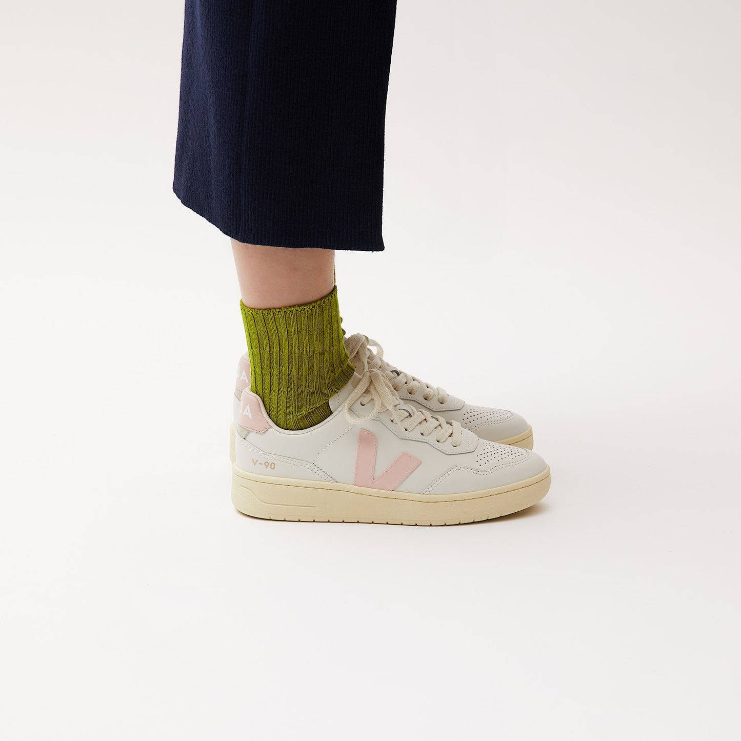 V-90 LEATHER WHITE PETALE - VEJA ON SALE