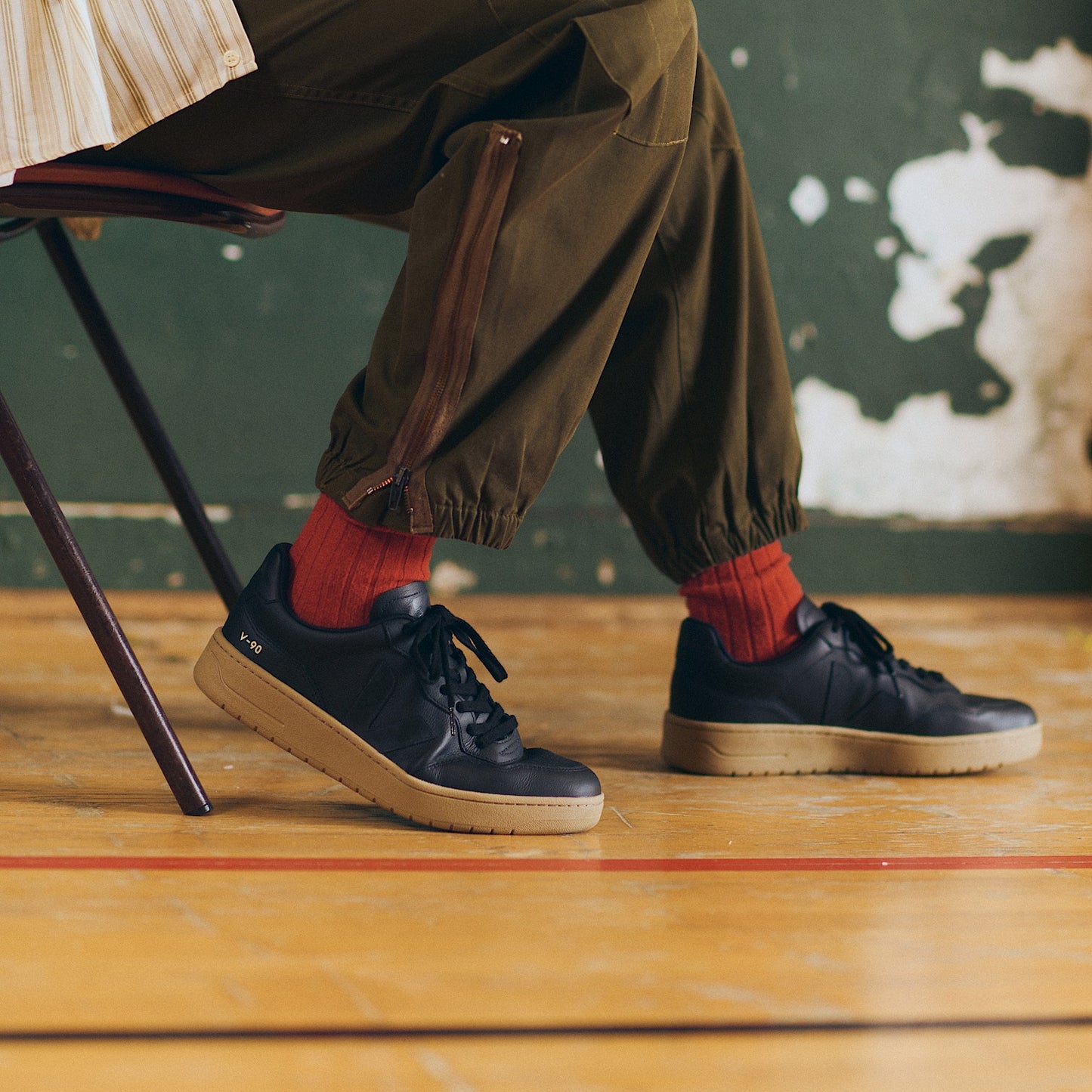 V-90 LEATHER BLACK DUNE - VEJA FOR SALE