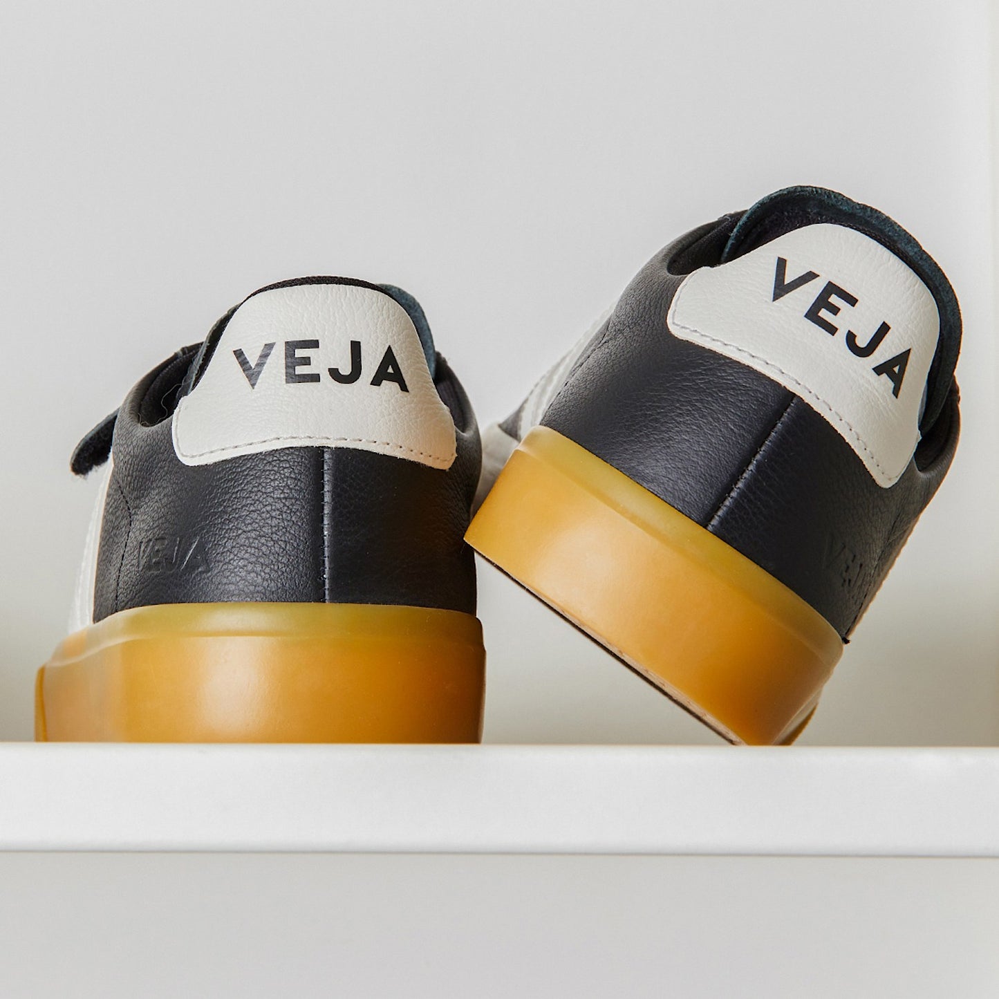 RECIFE LEATHER BLACK WHITE - VEJA SALE