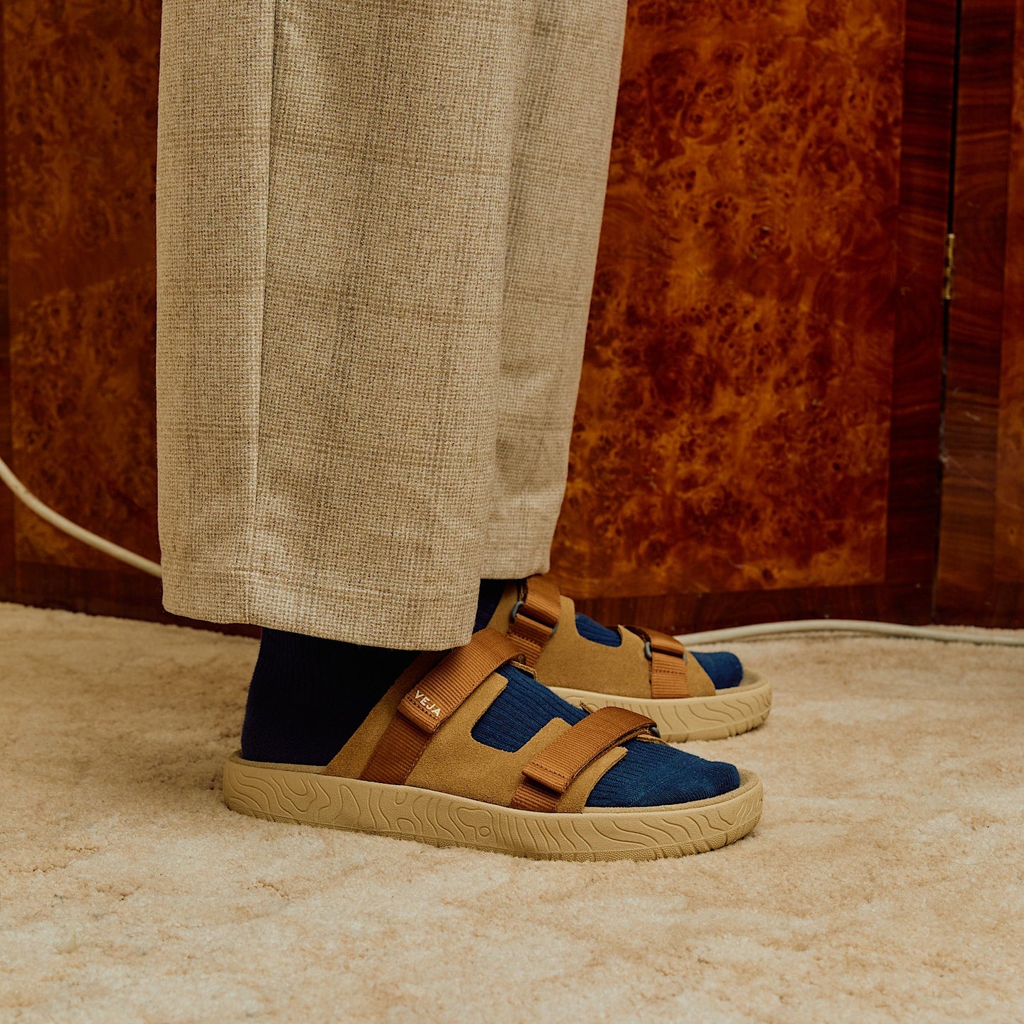 ARPOADOR SUEDE TENT COGNAC - VEJA DISCOUNT