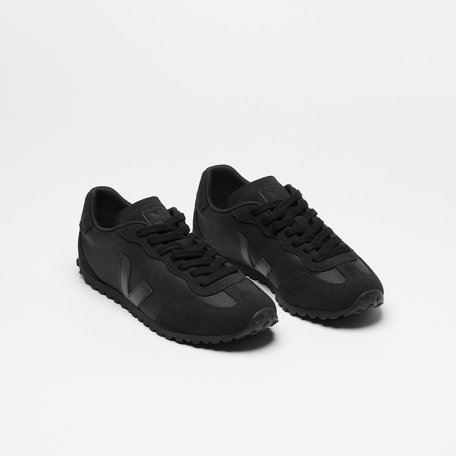 GT NOLYN FULL BLACK - VEJA SALE