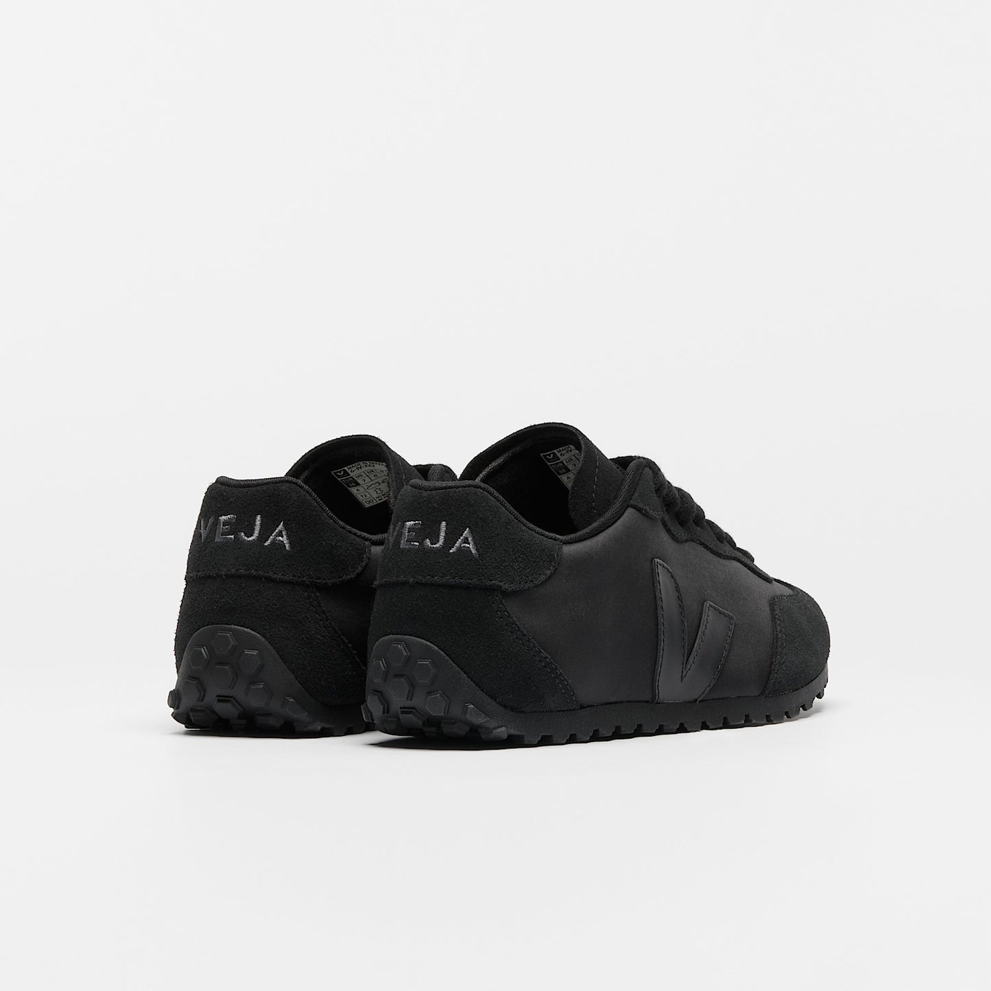 GT NOLYN FULL BLACK - VEJA SALE