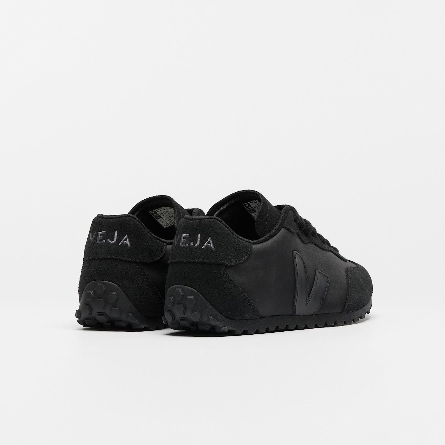 GT NOLYN FULL BLACK - VEJA SALE