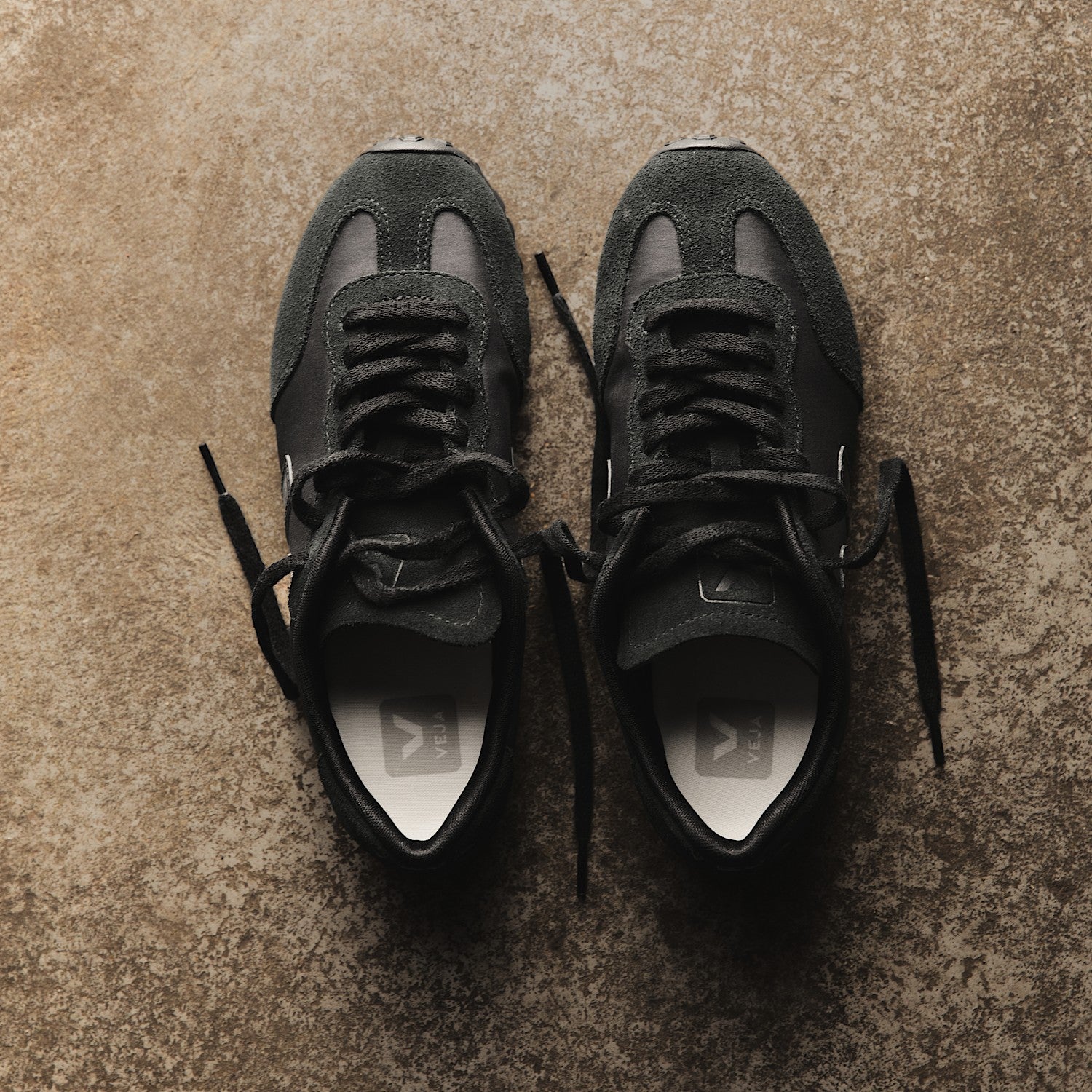 GT NOLYN FULL BLACK - VEJA SALE