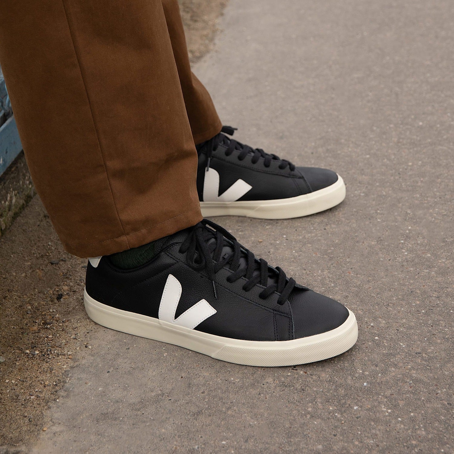 CAMPO LEATHER BLACK WHITE - VEJA SALE