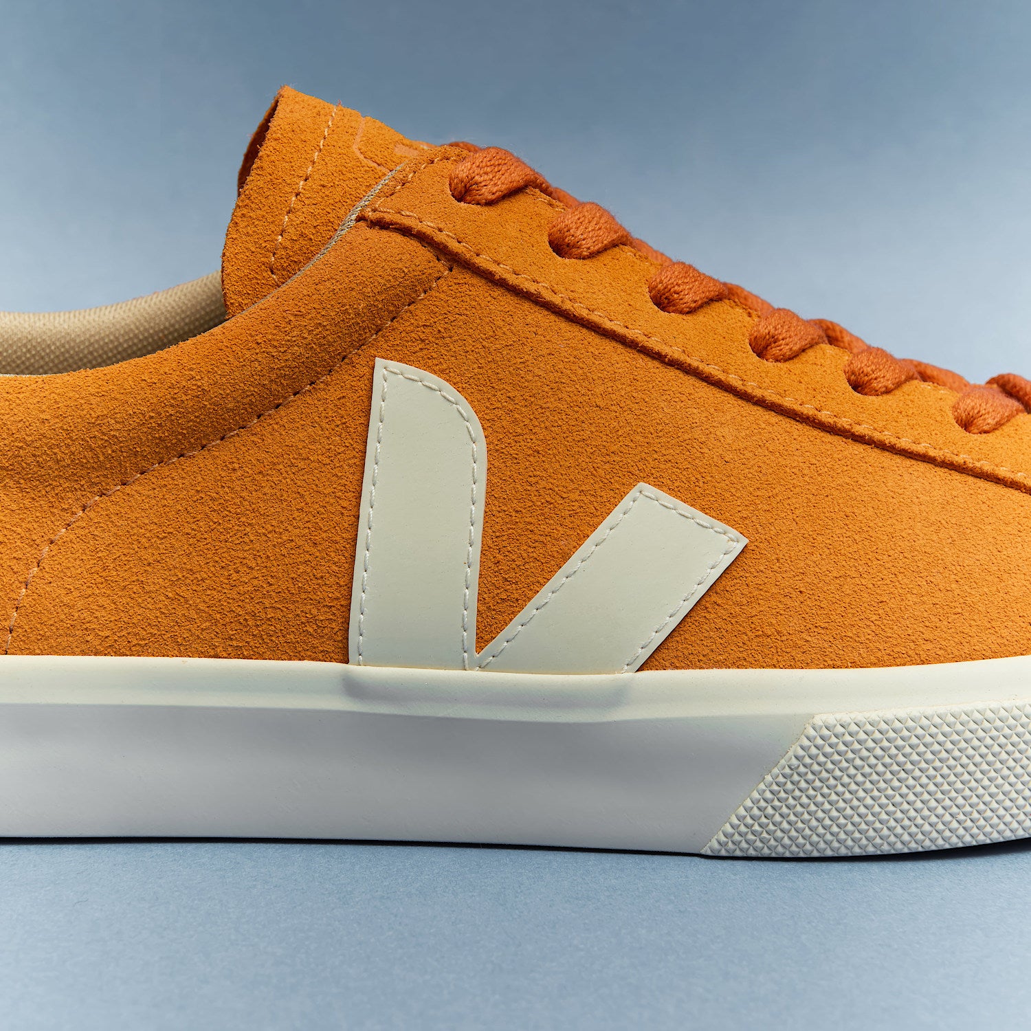 CAMPO SUEDE MANGO PIERRE - VEJA US