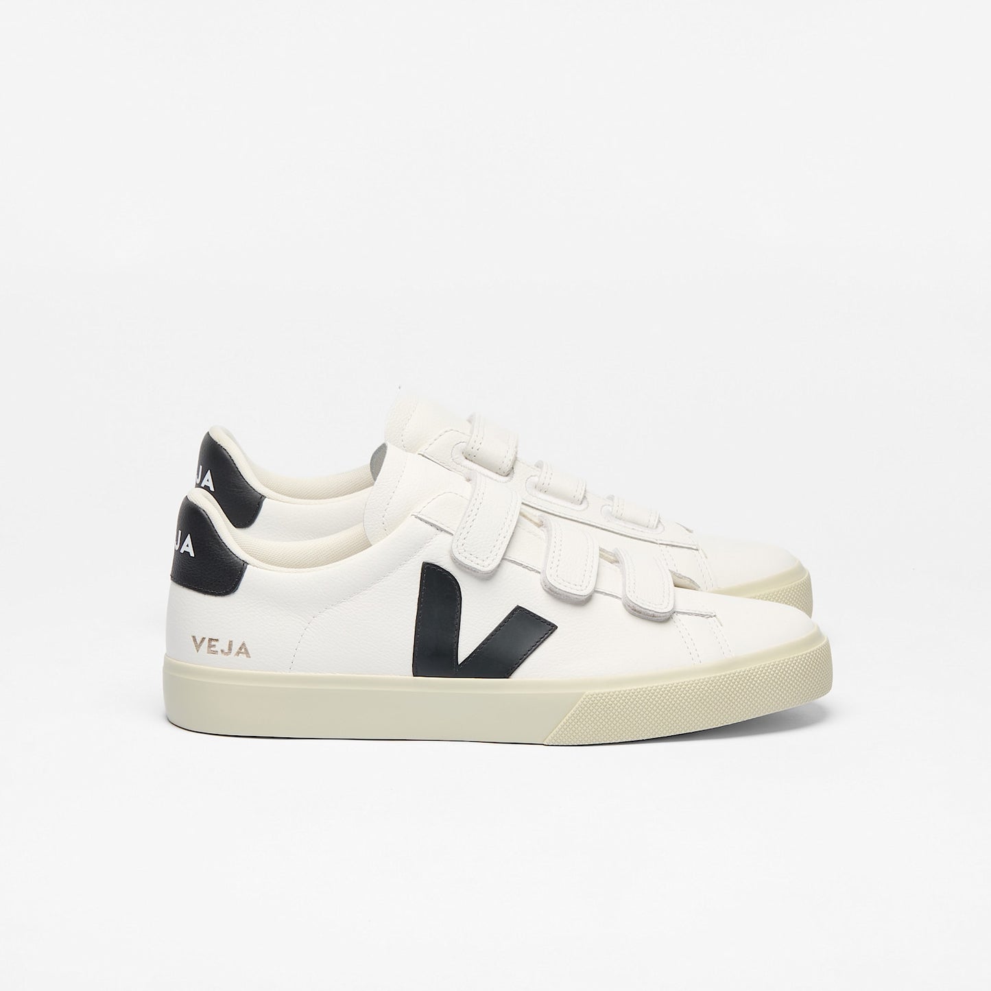 RECIFE LEATHER WHITE BLACK - VEJA NEAR ME
