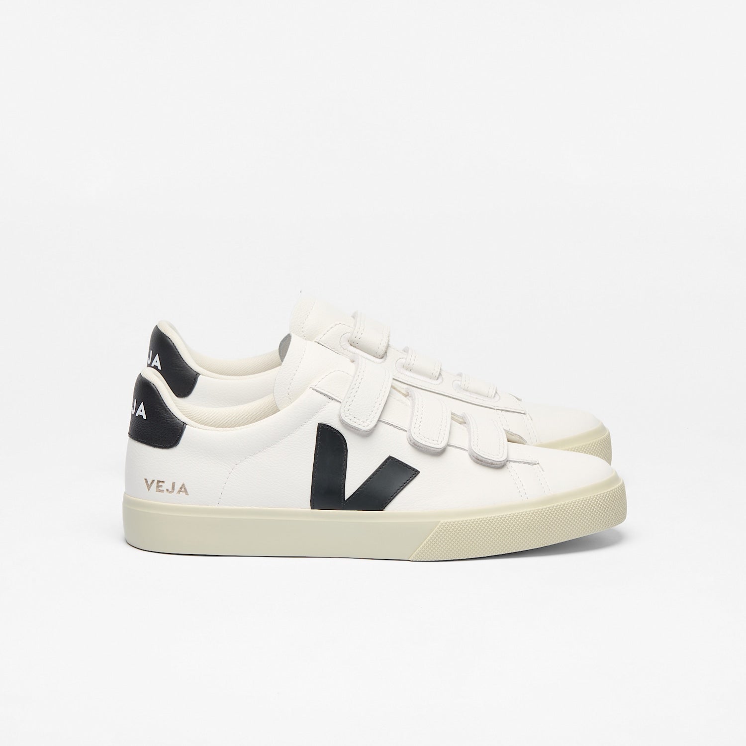 RECIFE LEATHER WHITE BLACK - VEJA NEAR ME