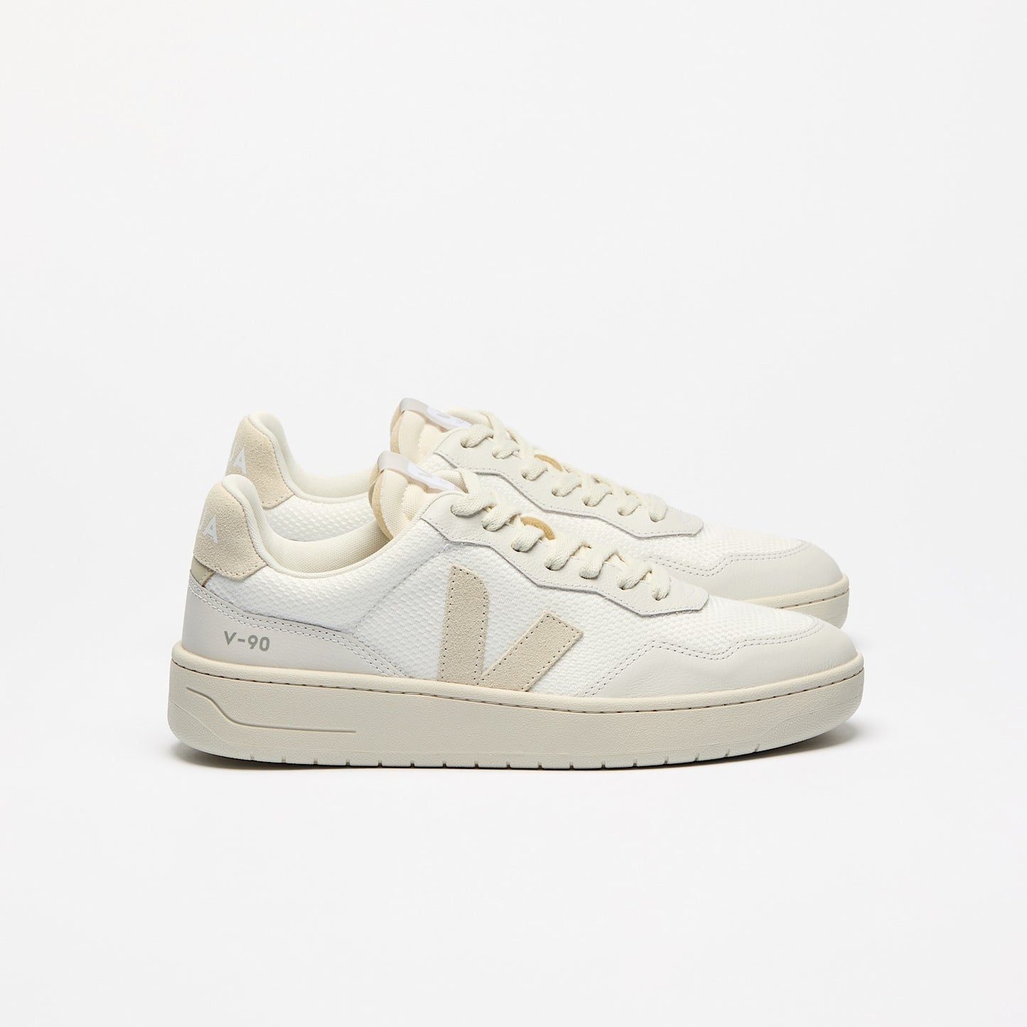 V-90 B-MESH WHITE PIERRE - VEJA FOR SALE