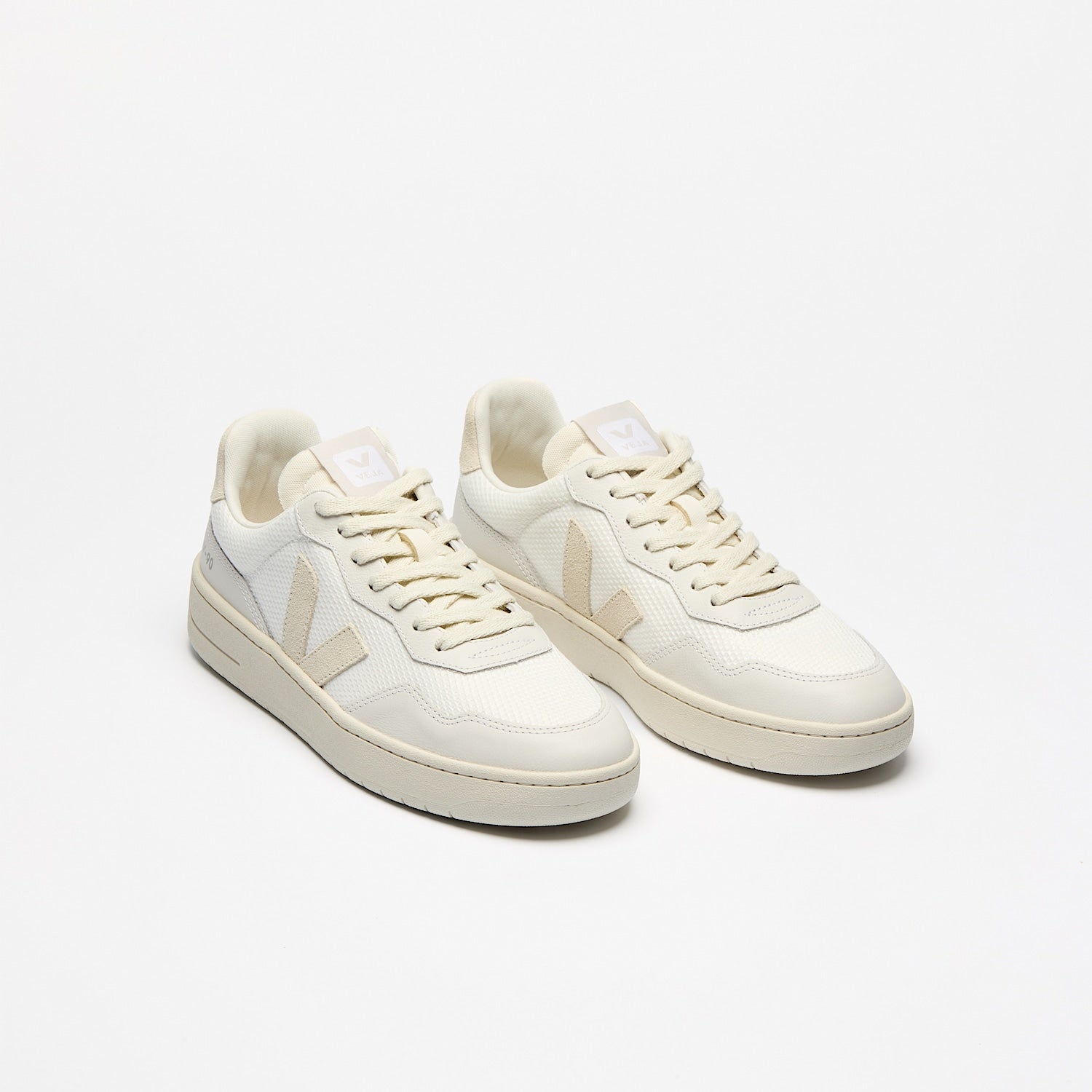 V-90 B-MESH WHITE PIERRE - VEJA FOR SALE