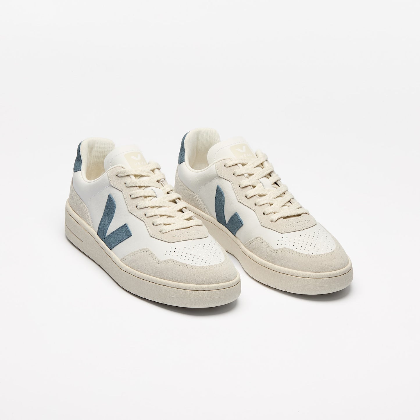 V-90 LEATHER WHITE CALIFORNIA - VEJA ON SALE