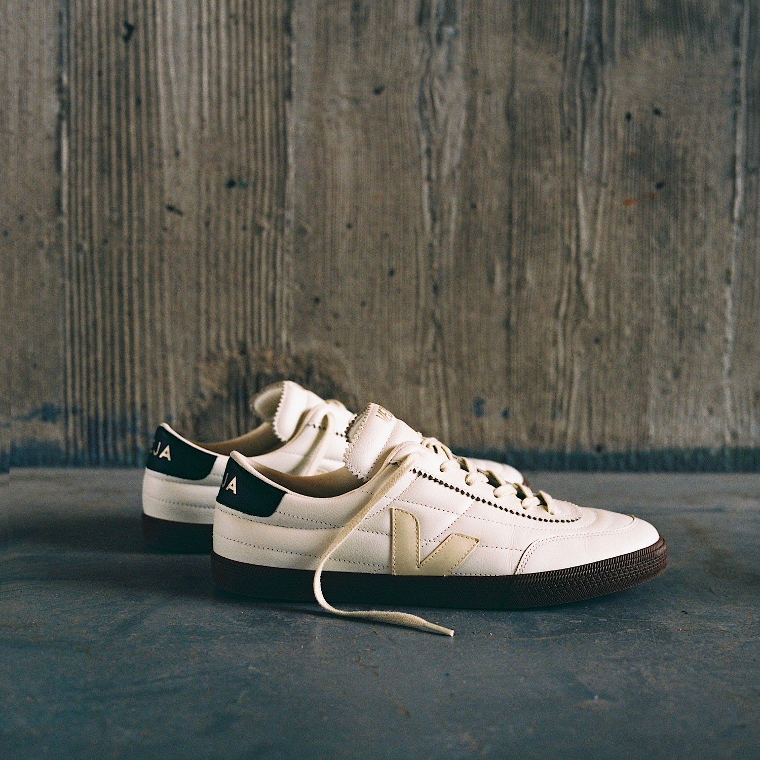 PANENKA LEATHER WHITE BLACK BARK - VEJA DISCOUNT