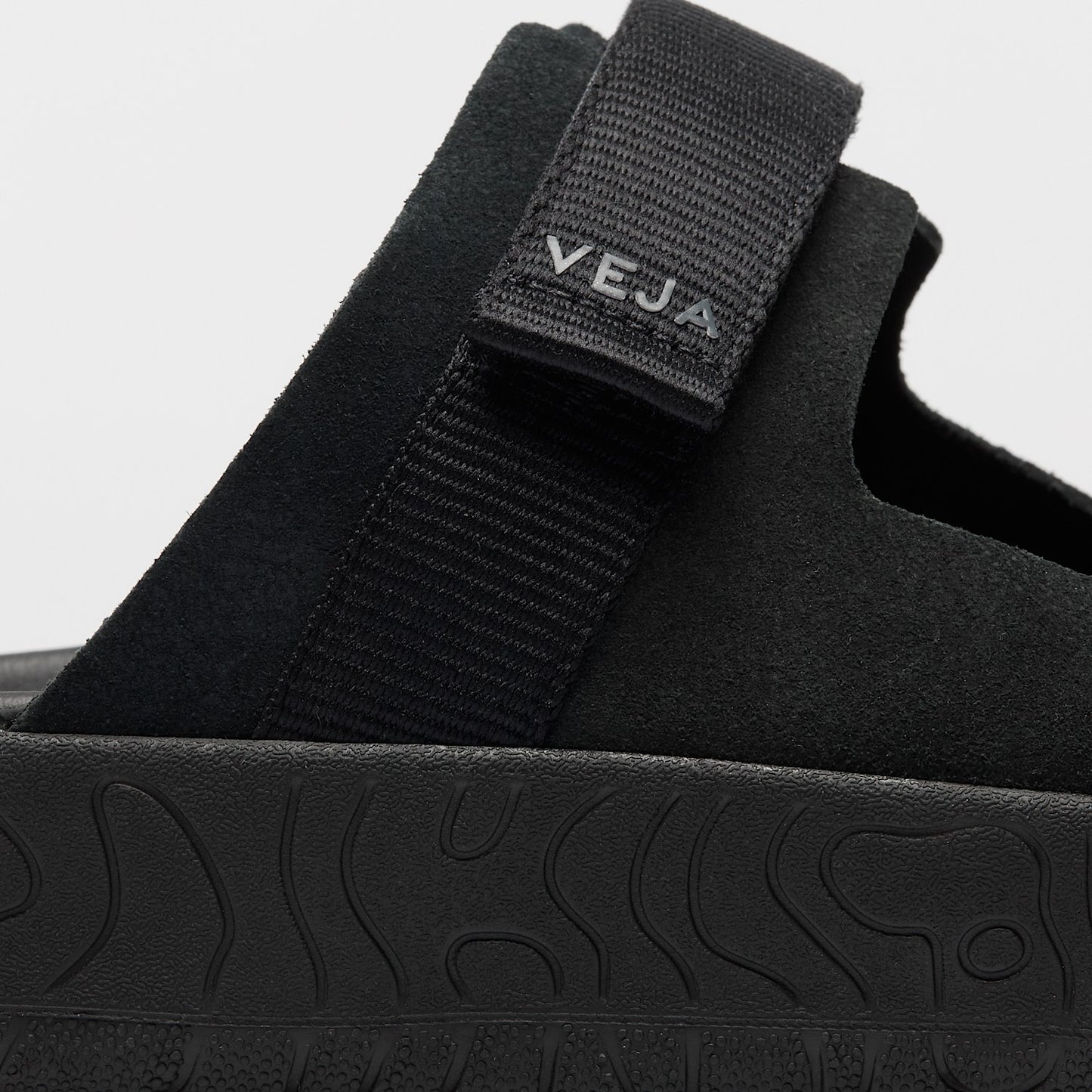 ARPOADOR SUEDE FULL BLACK - VEJA NEAR ME