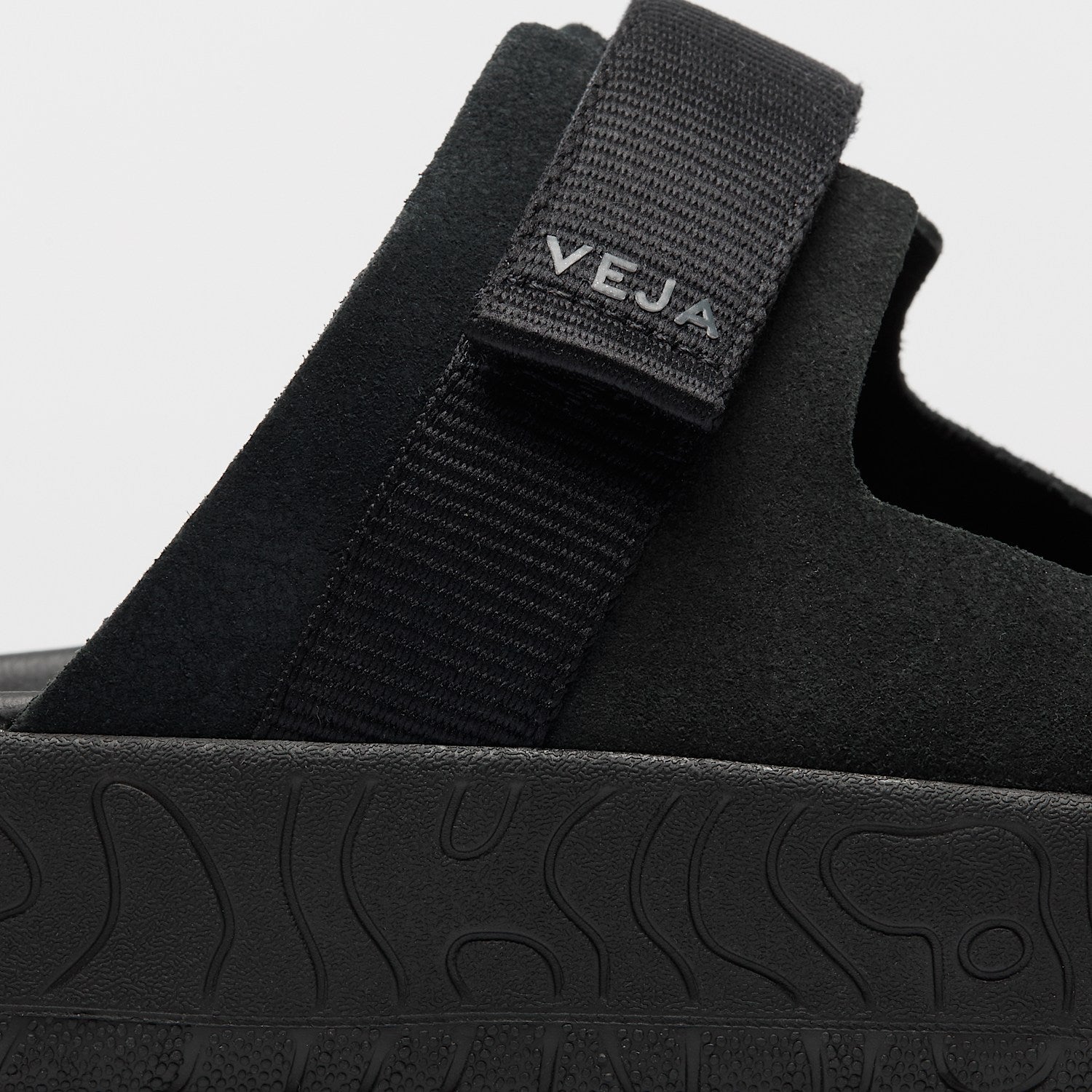 ARPOADOR SUEDE FULL BLACK - VEJA NEAR ME