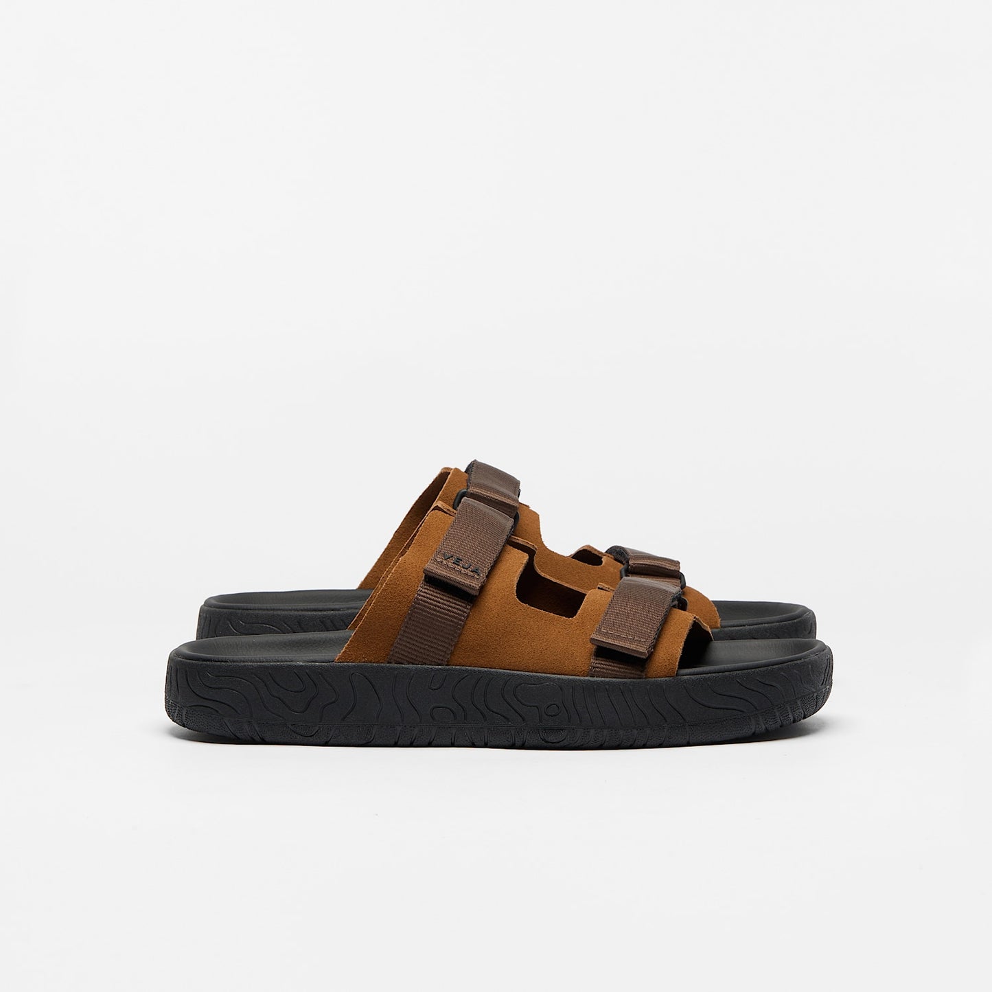 ARPOADOR SUEDE COGNAC EAGLE BLACK - VEJA ONLINE