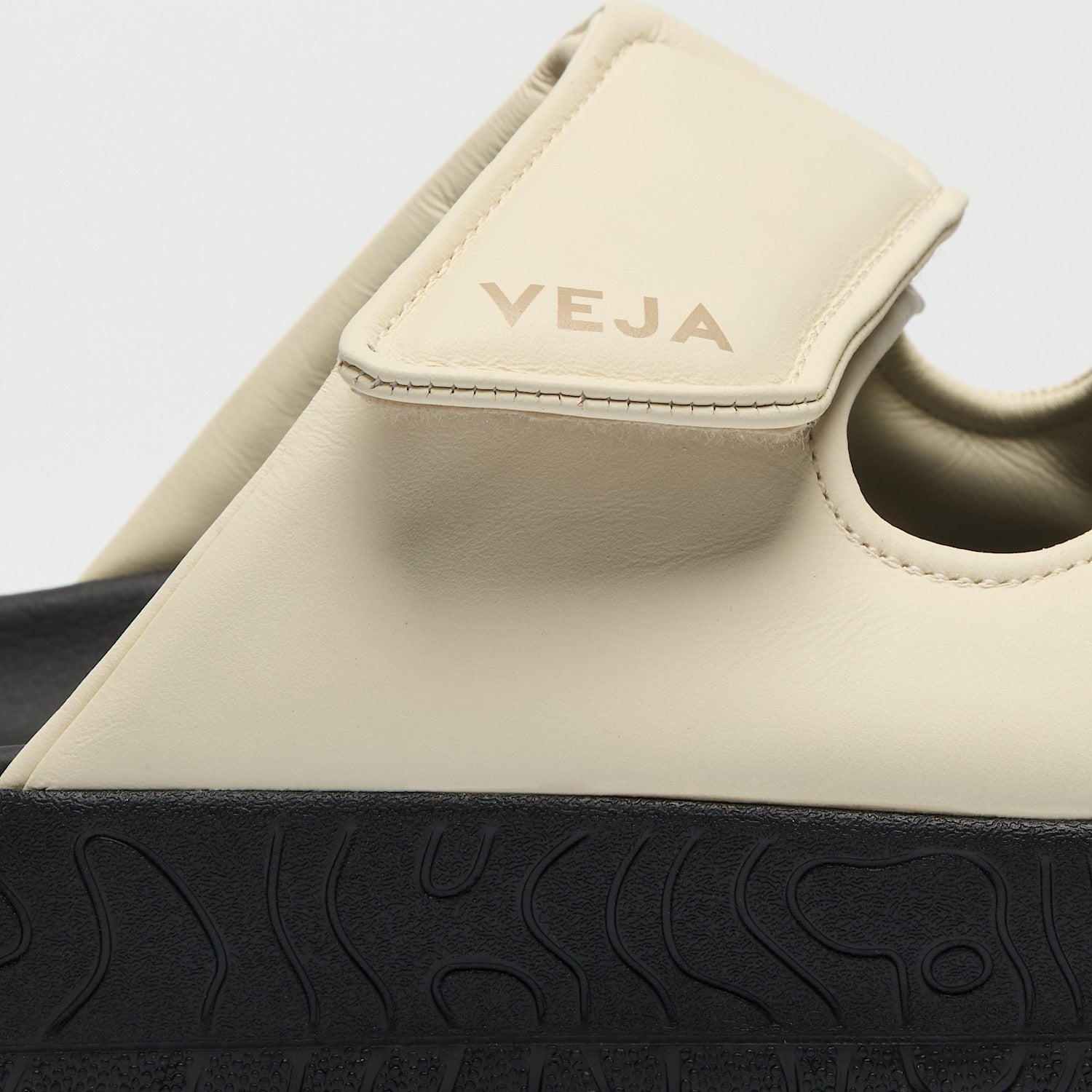 ETNA BOLD LEATHER CASHEW - VEJA SALE