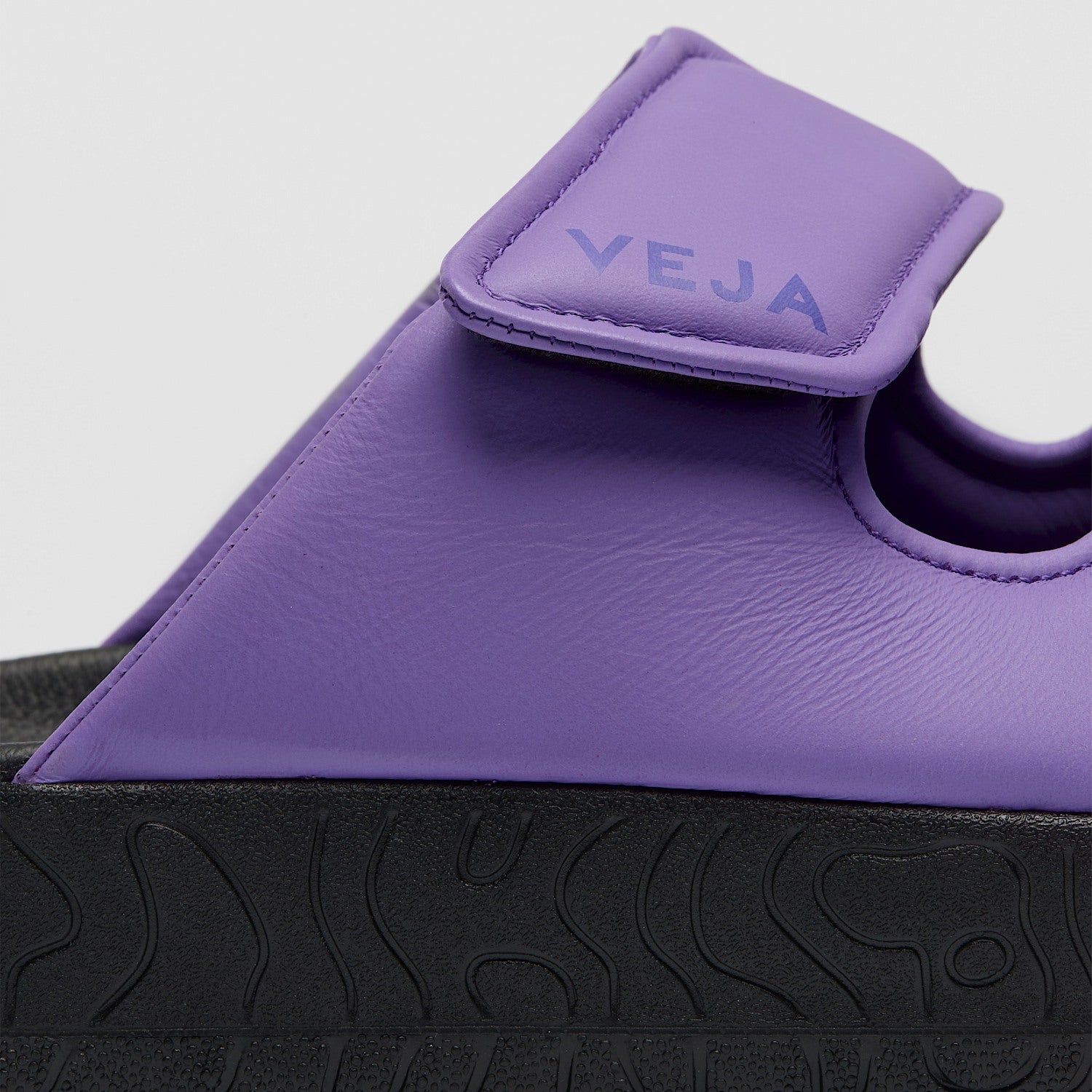 ETNA BOLD LEATHER JOKER - VEJA FOR SALE