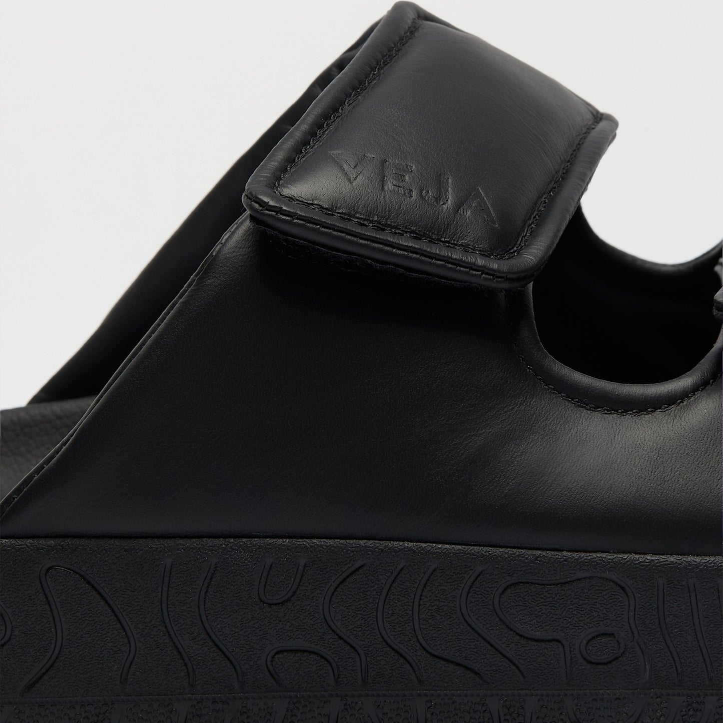 ETNA BOLD LEATHER FULL BLACK - VEJA NEAR ME