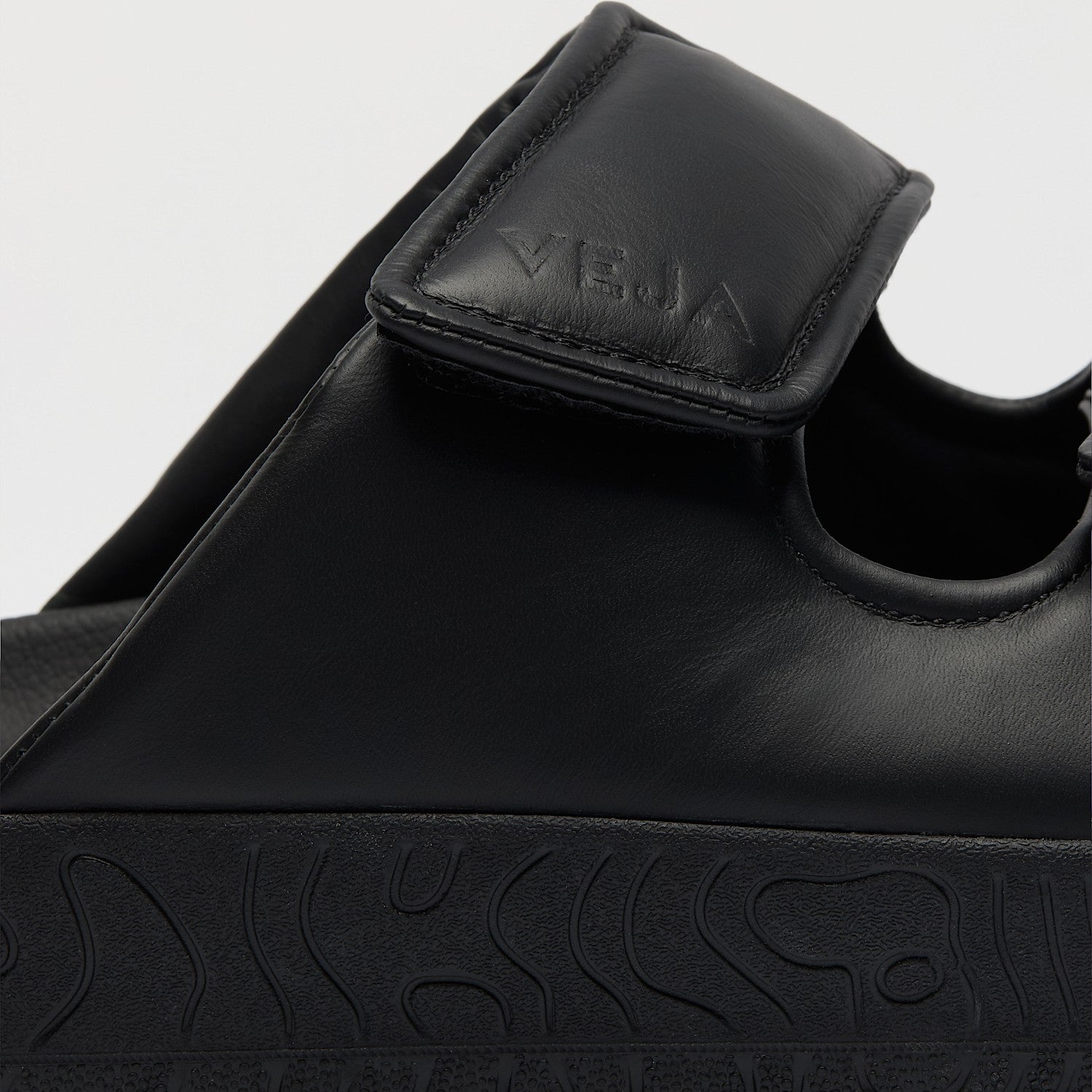 ETNA BOLD LEATHER FULL BLACK - VEJA NEAR ME