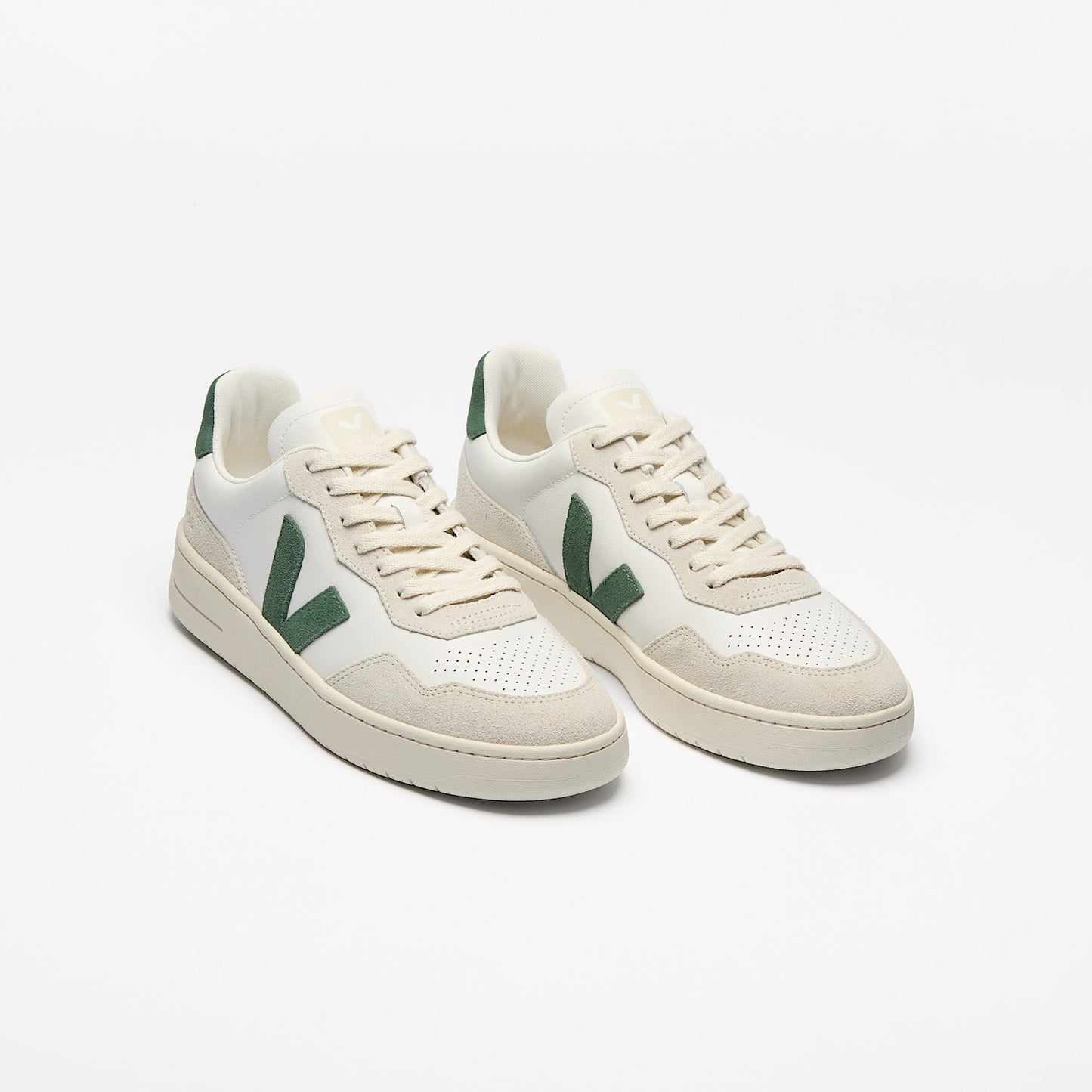 V-90 LEATHER WHITE CYPRUS - VEJA FOR SALE