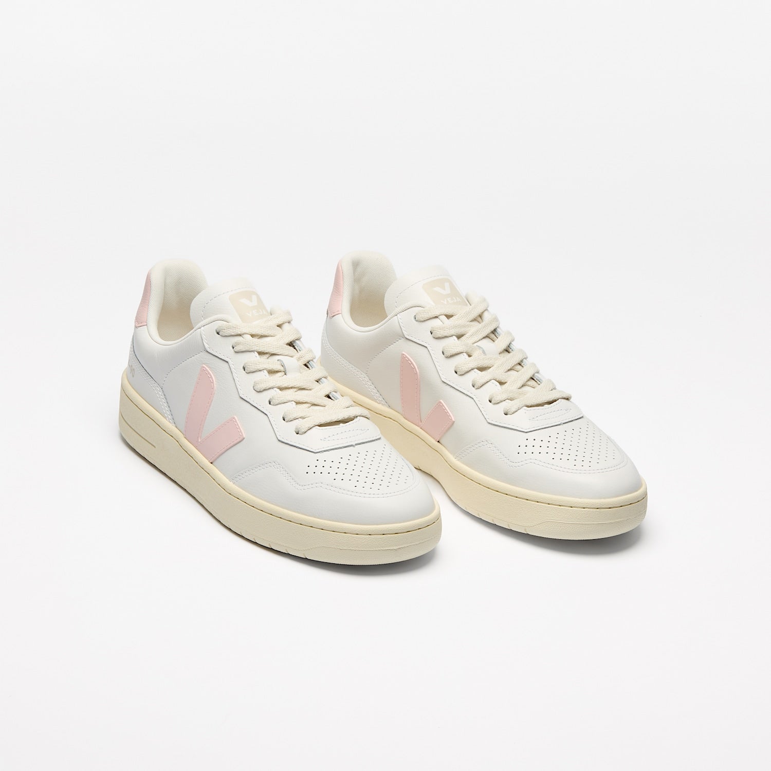 V-90 LEATHER WHITE PETALE - VEJA ON SALE