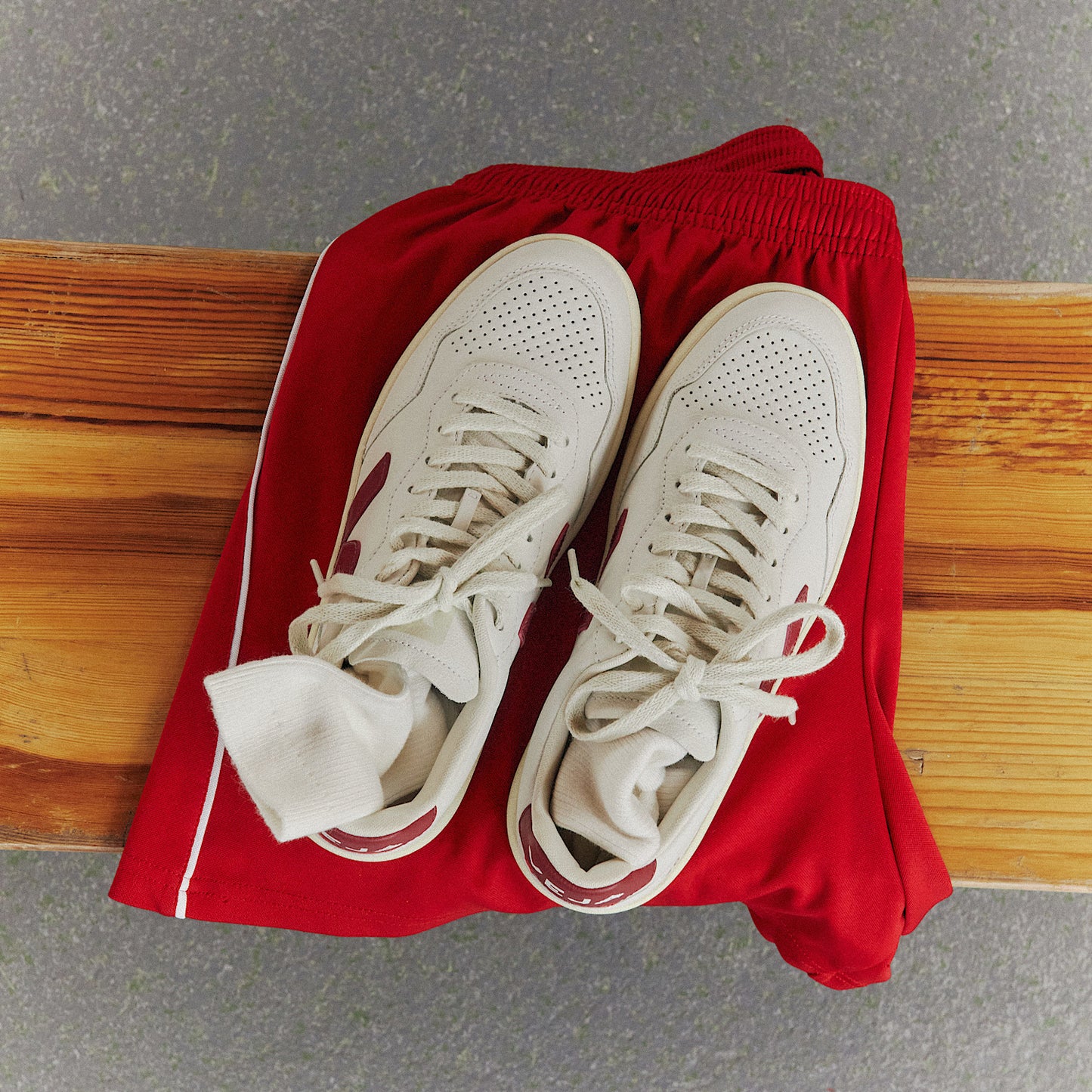 V-90 LEATHER WHITE MARSALA - VEJA DISCOUNT