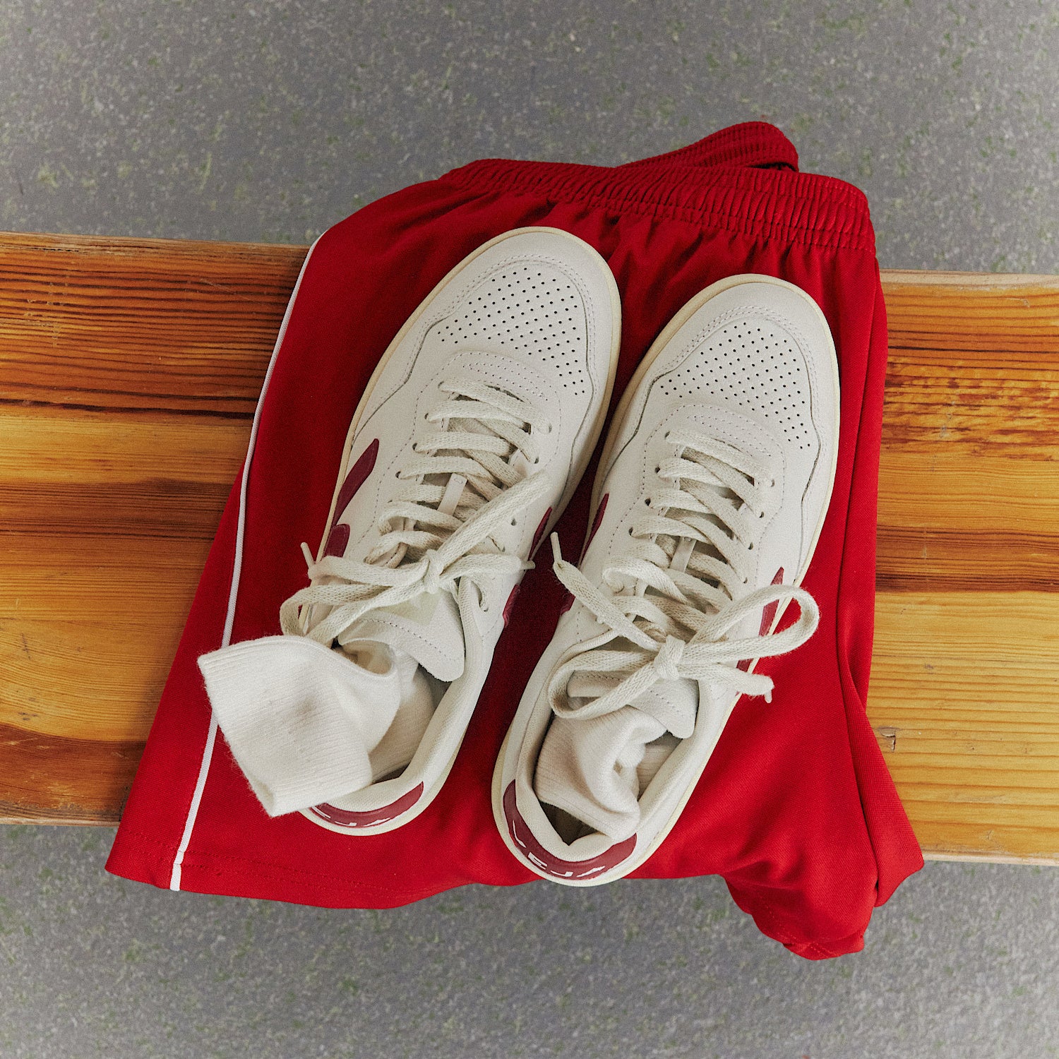 V-90 LEATHER WHITE MARSALA - VEJA DISCOUNT