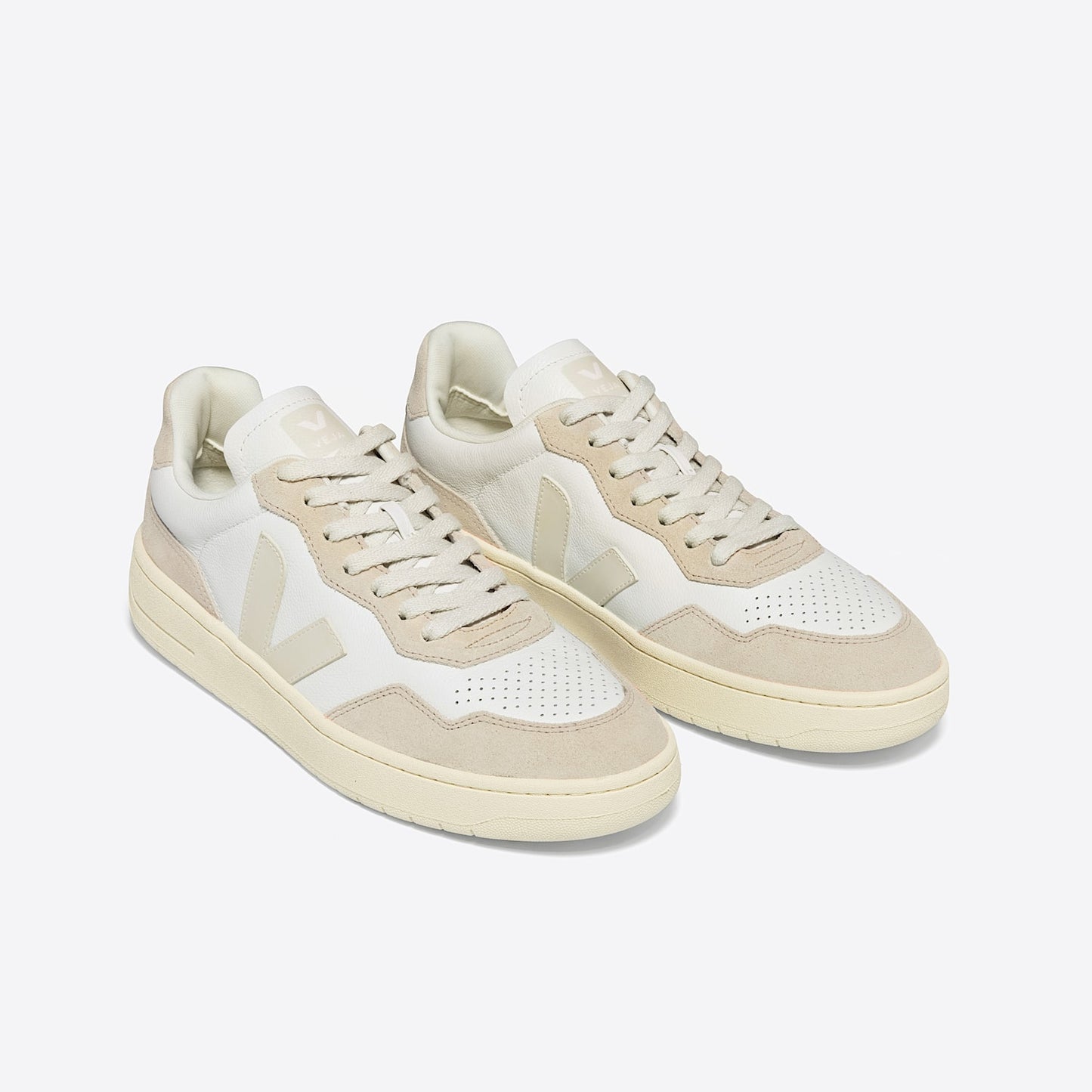 V-90 LEATHER WHITE PIERRE - VEJA ON SALE