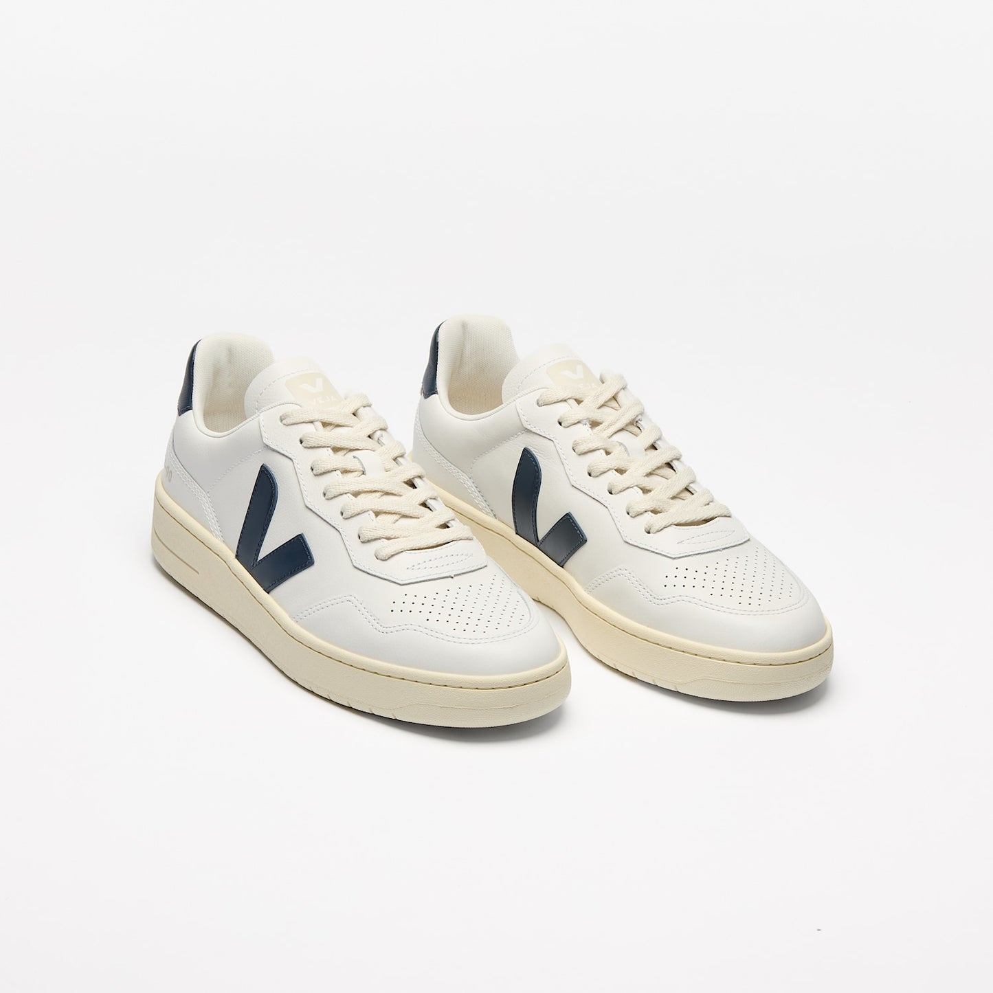 V-90 LEATHER WHITE NAUTICO - VEJA DISCOUNT