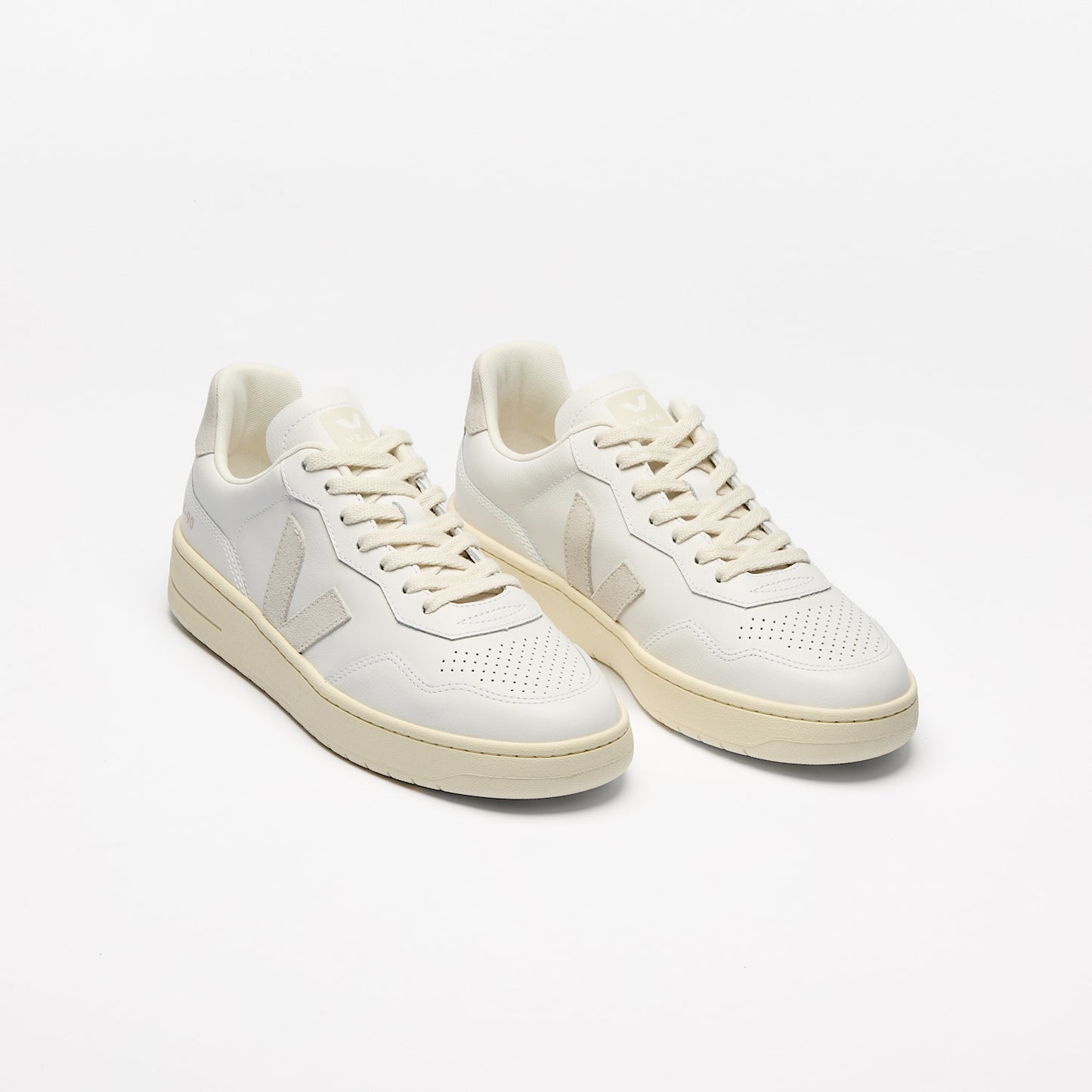 V-90 LEATHER WHITE NATURAL - VEJA NEAR ME