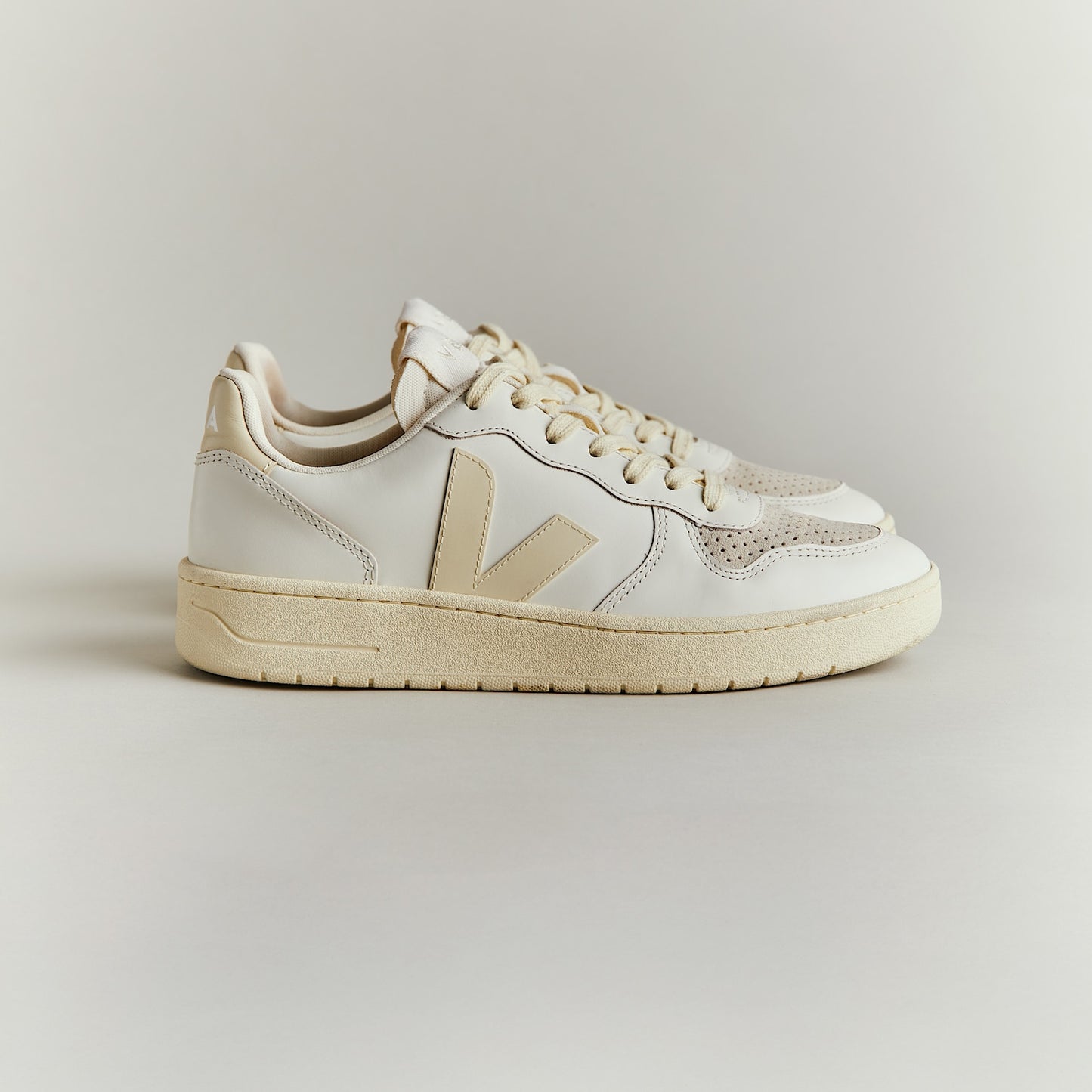 V-10 LEATHER PURE CALCAIRE - VEJA DISCOUNT