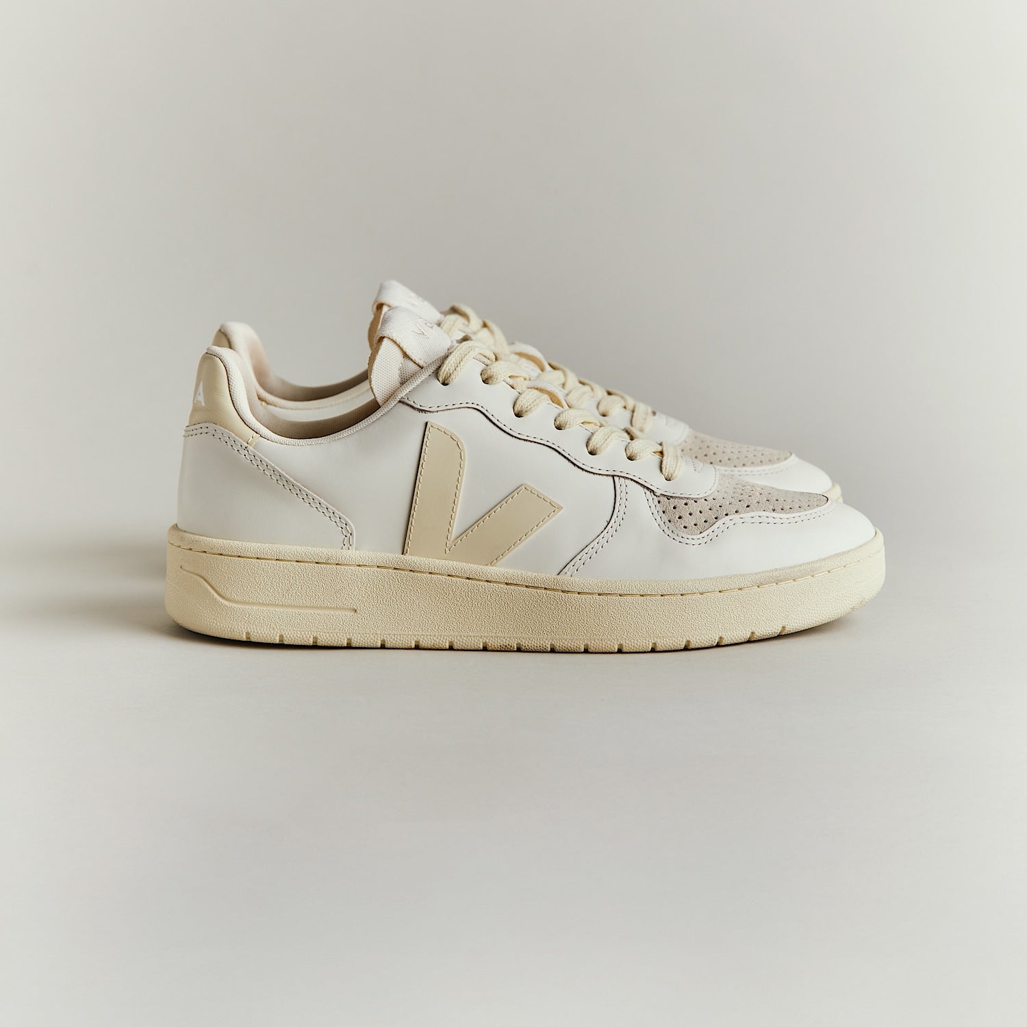 V-10 LEATHER PURE CALCAIRE - VEJA DISCOUNT