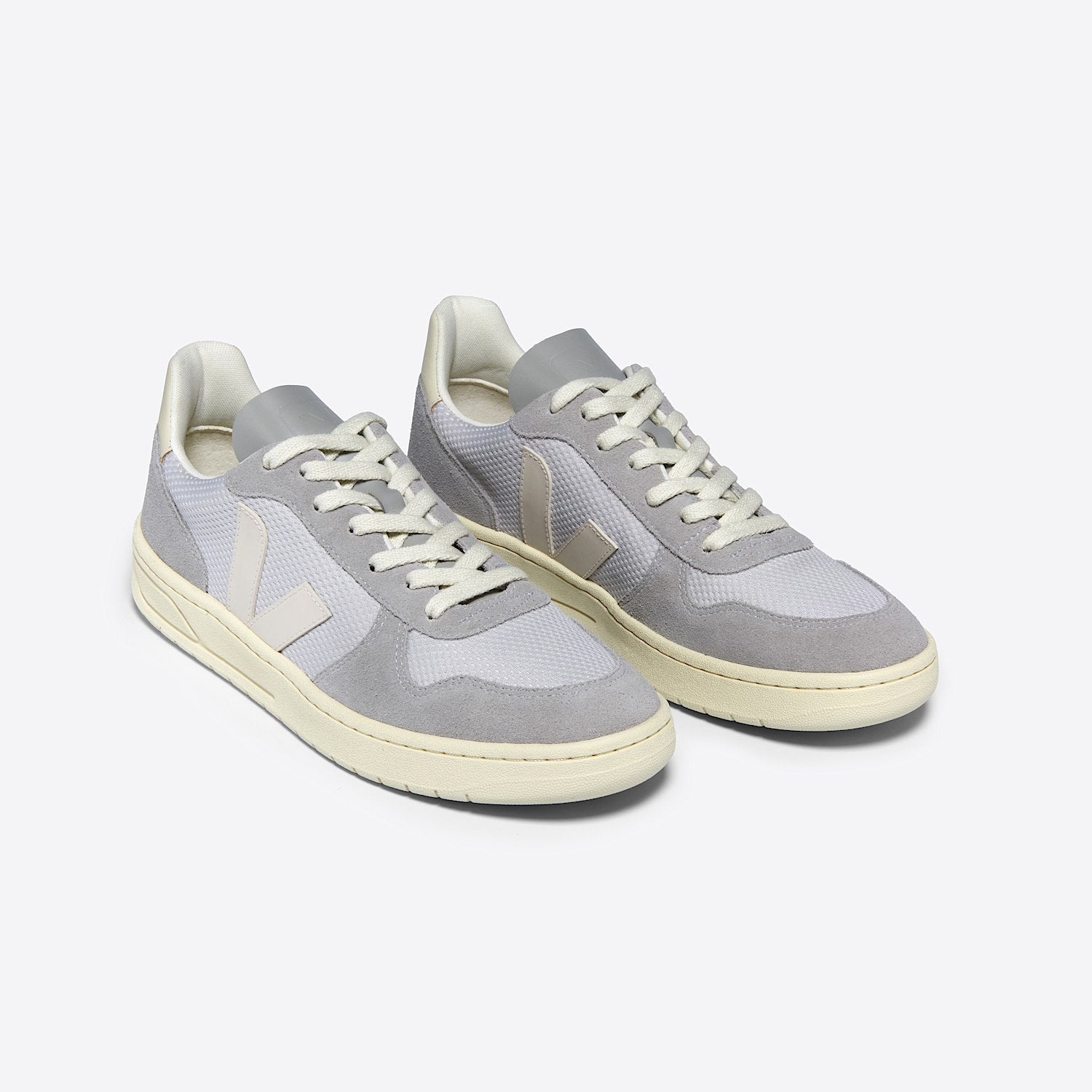V-10 ALVEOMESH LIGHT GREY PIERRE - VEJA SALE