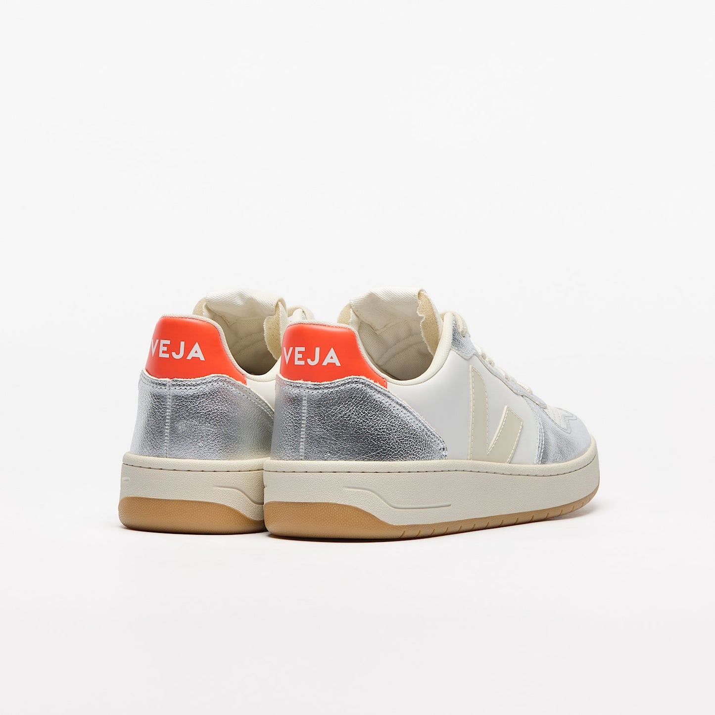 V-10 LEATHER WHITE PIERRE SILVER - VEJA DISCOUNT