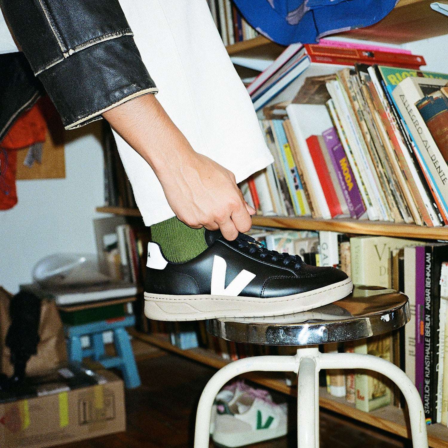 V-12 LEATHER BLACK DUNE - VEJA DISCOUNT