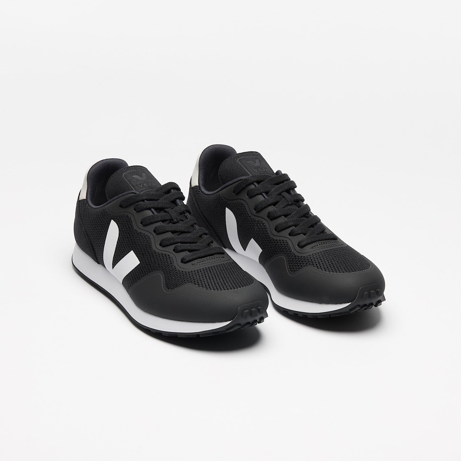 SDU B-MESH BLACK WHITE - VEJA DISCOUNT
