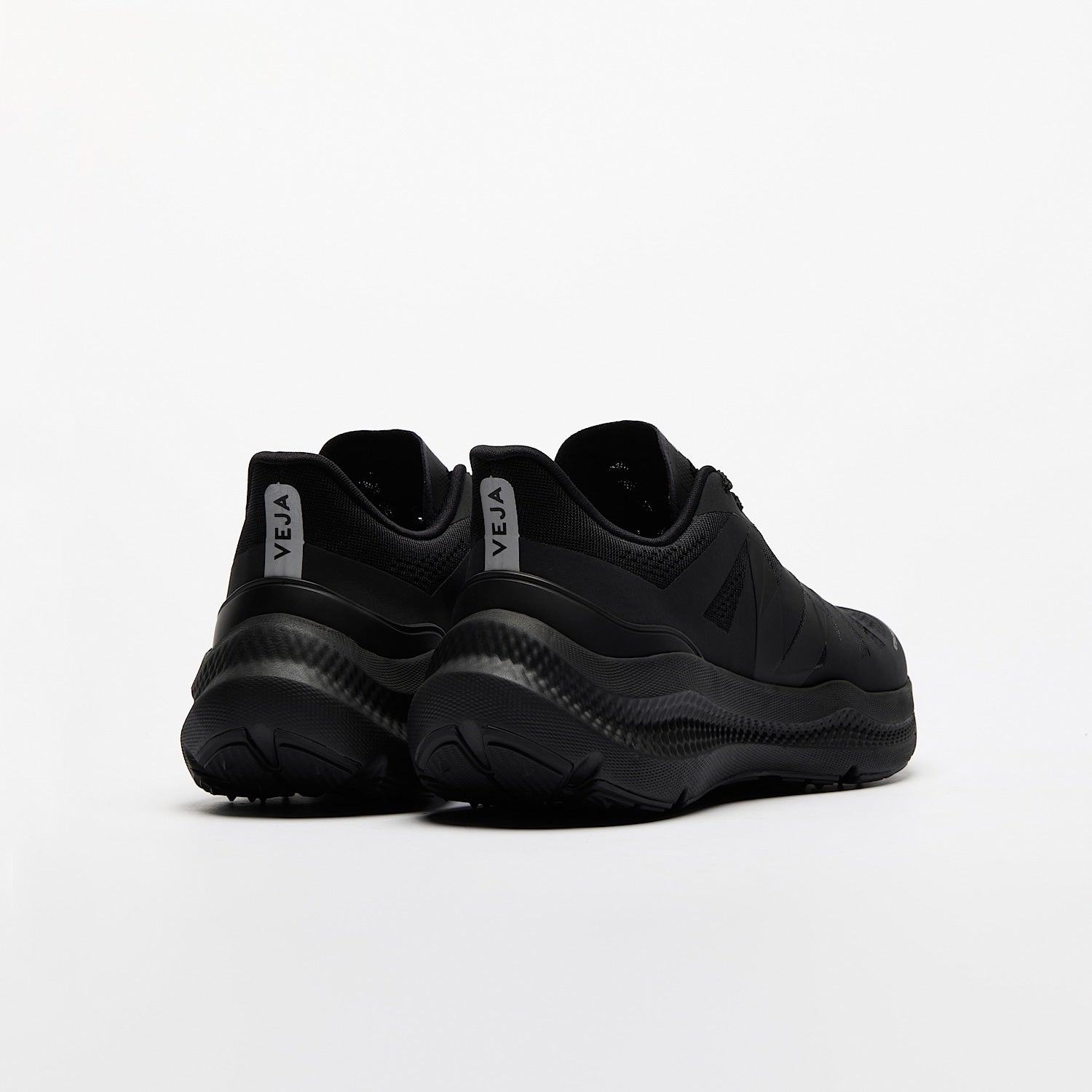 CONDOR 3 ADVANCED ENGINEERED-MESH FULL BLACK - VEJA SALE