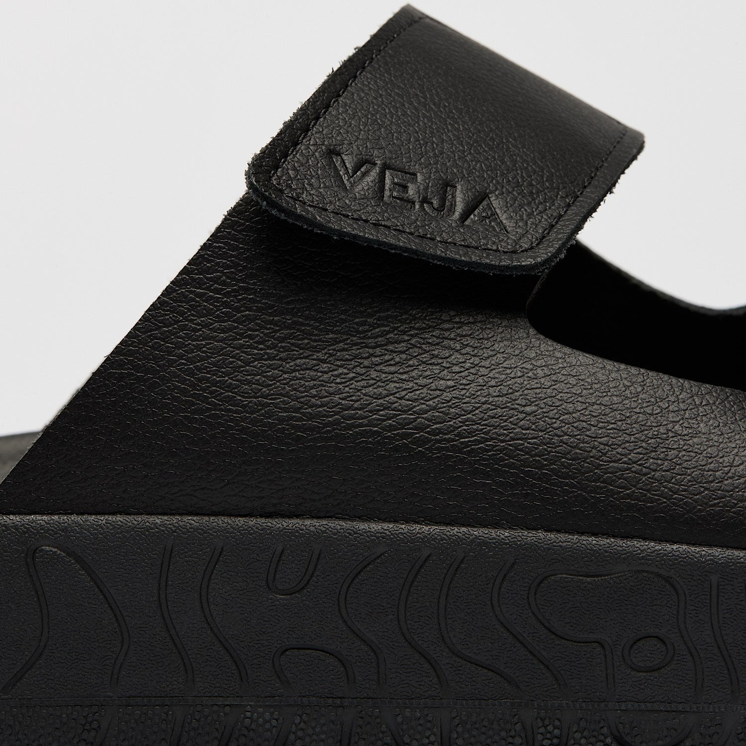 ETNA LEATHER FULL BLACK - VEJA NEAR ME