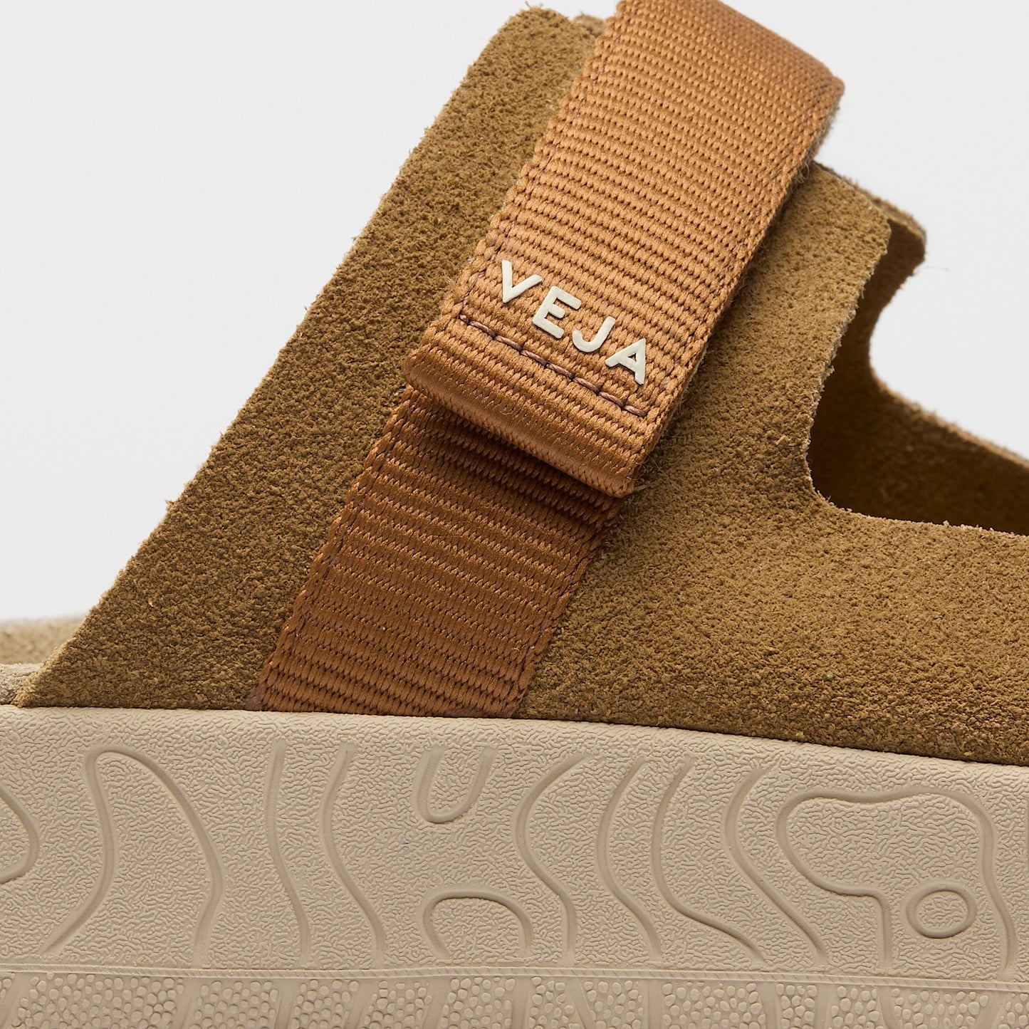 ARPOADOR SUEDE TENT COGNAC - VEJA DISCOUNT