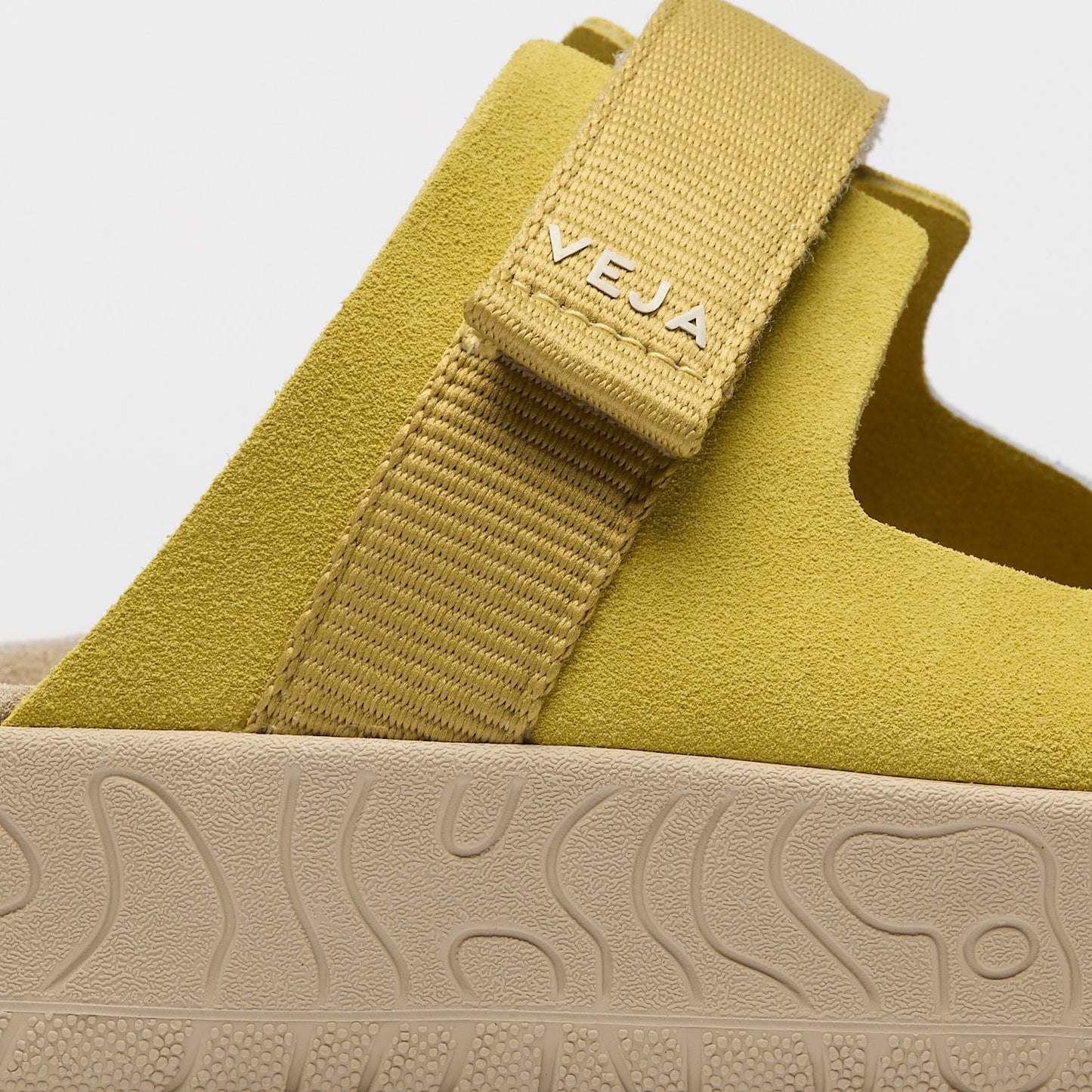 ARPOADOR SUEDE LIQUOR OCRE - VEJA NEAR ME
