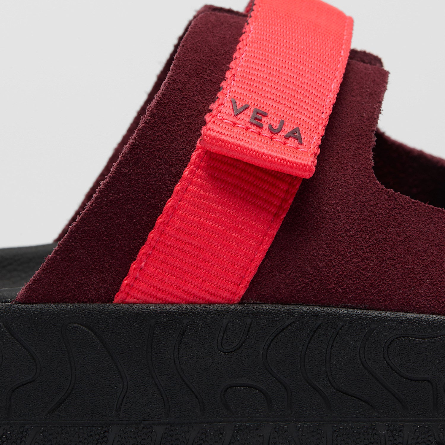 ARPOADOR SUEDE AMARANTE ROSE FLUO BLACK - VEJA ONLINE
