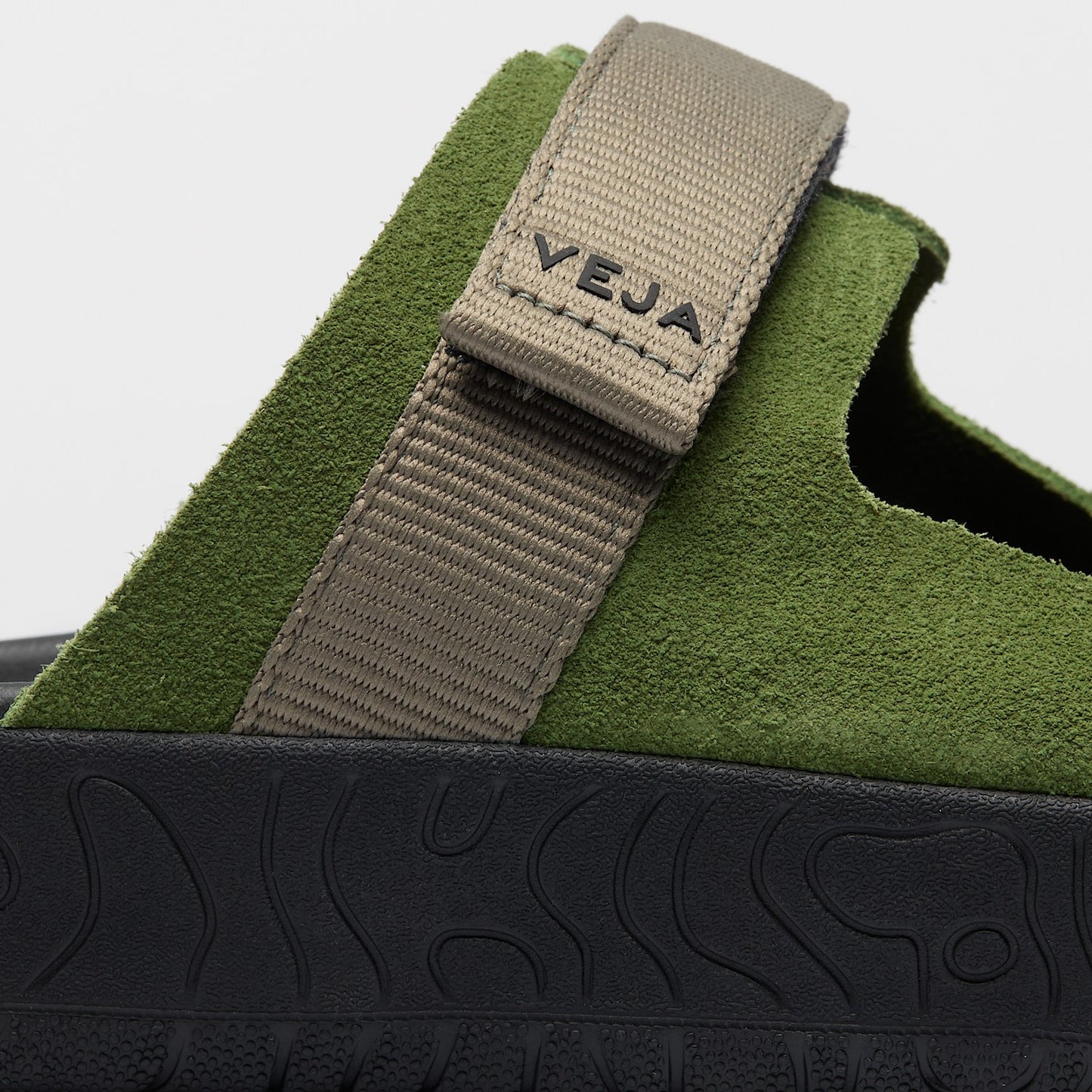 ARPOADOR SUEDE MILITAR KAKI BLACK - VEJA SALE
