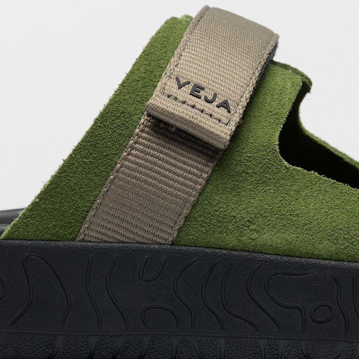 ARPOADOR SUEDE MILITAR KAKI BLACK - VEJA SALE