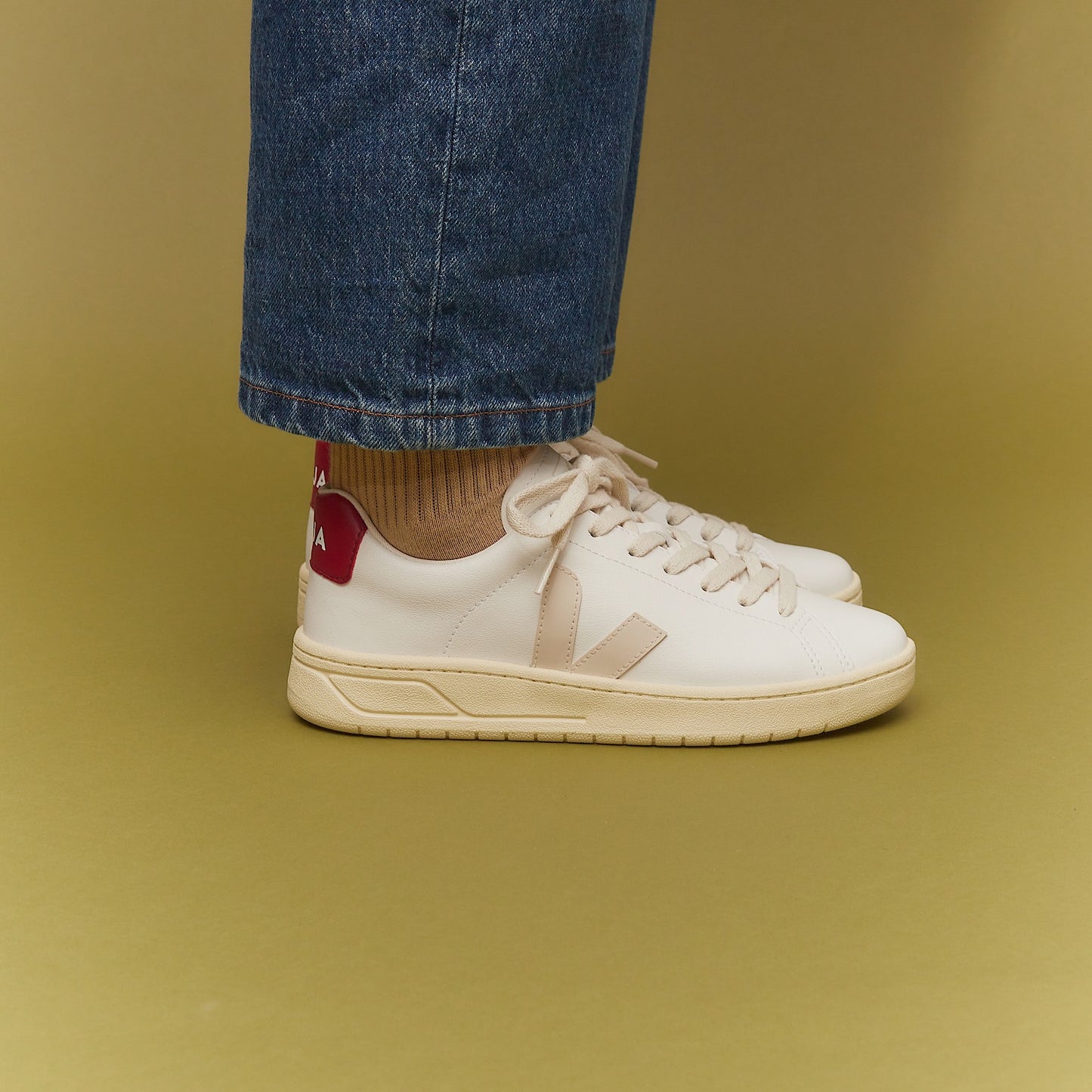 URCA CWL WHITE PIERRE MARSALA - VEJA FOR SALE