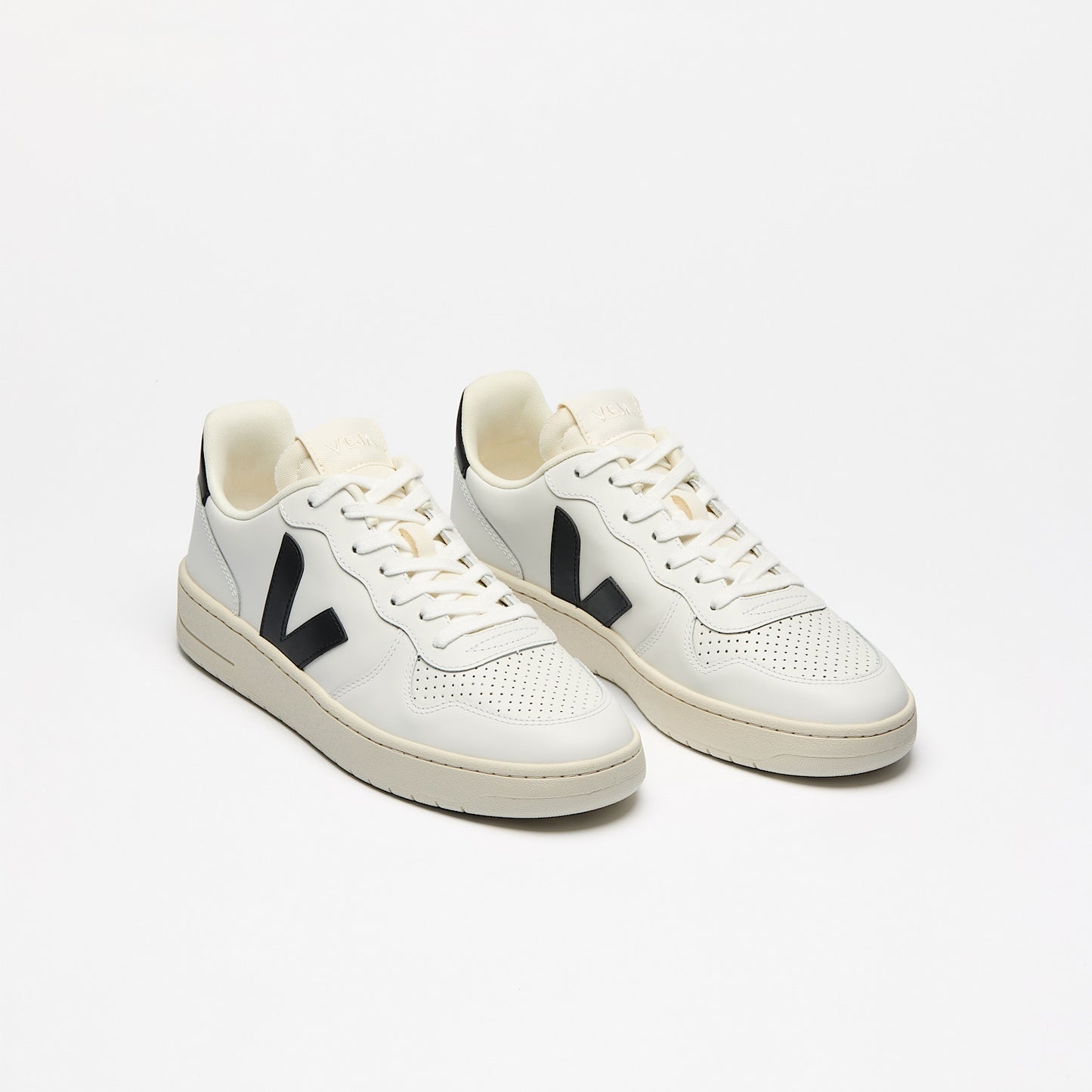 V-10 LEATHER WHITE BLACK - VEJA ONLINE
