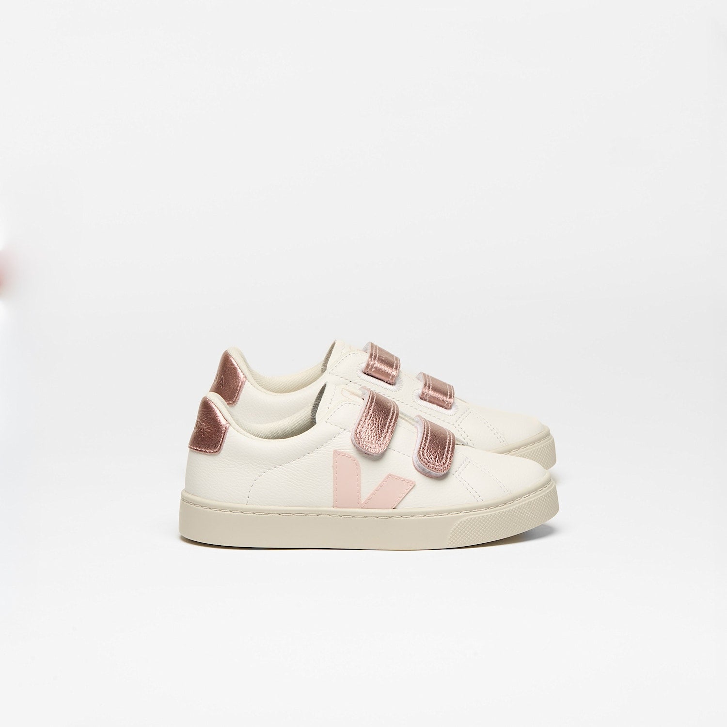 ESPLAR LEATHER WHITE PETALE NACRE - VEJA SALE