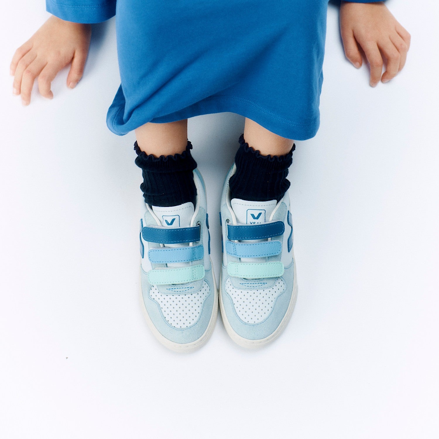 V-10 LEATHER MULTICO INDIGO - VEJA SALE