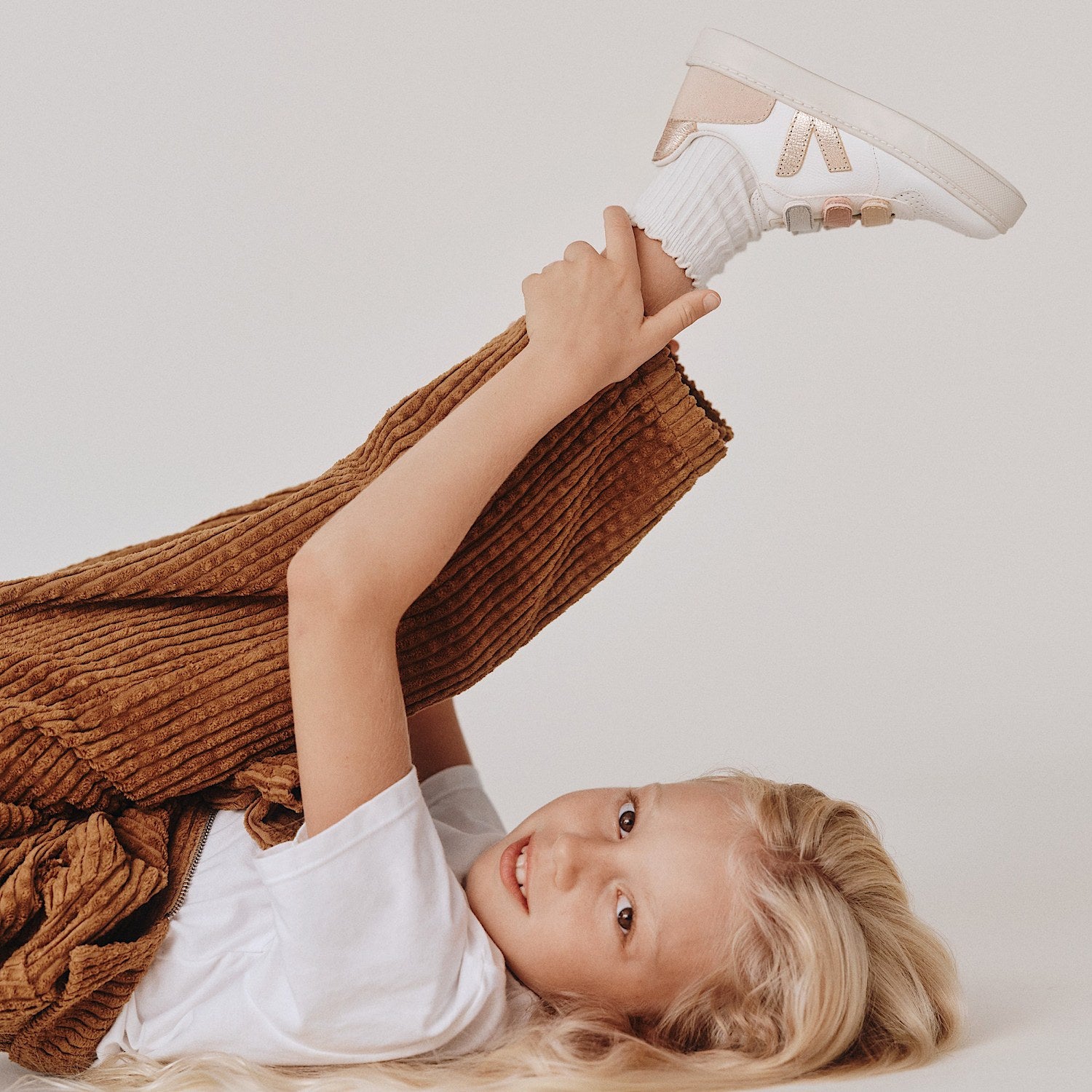 V-10 LEATHER MULTICO WHITE SHINY - VEJA ONLINE